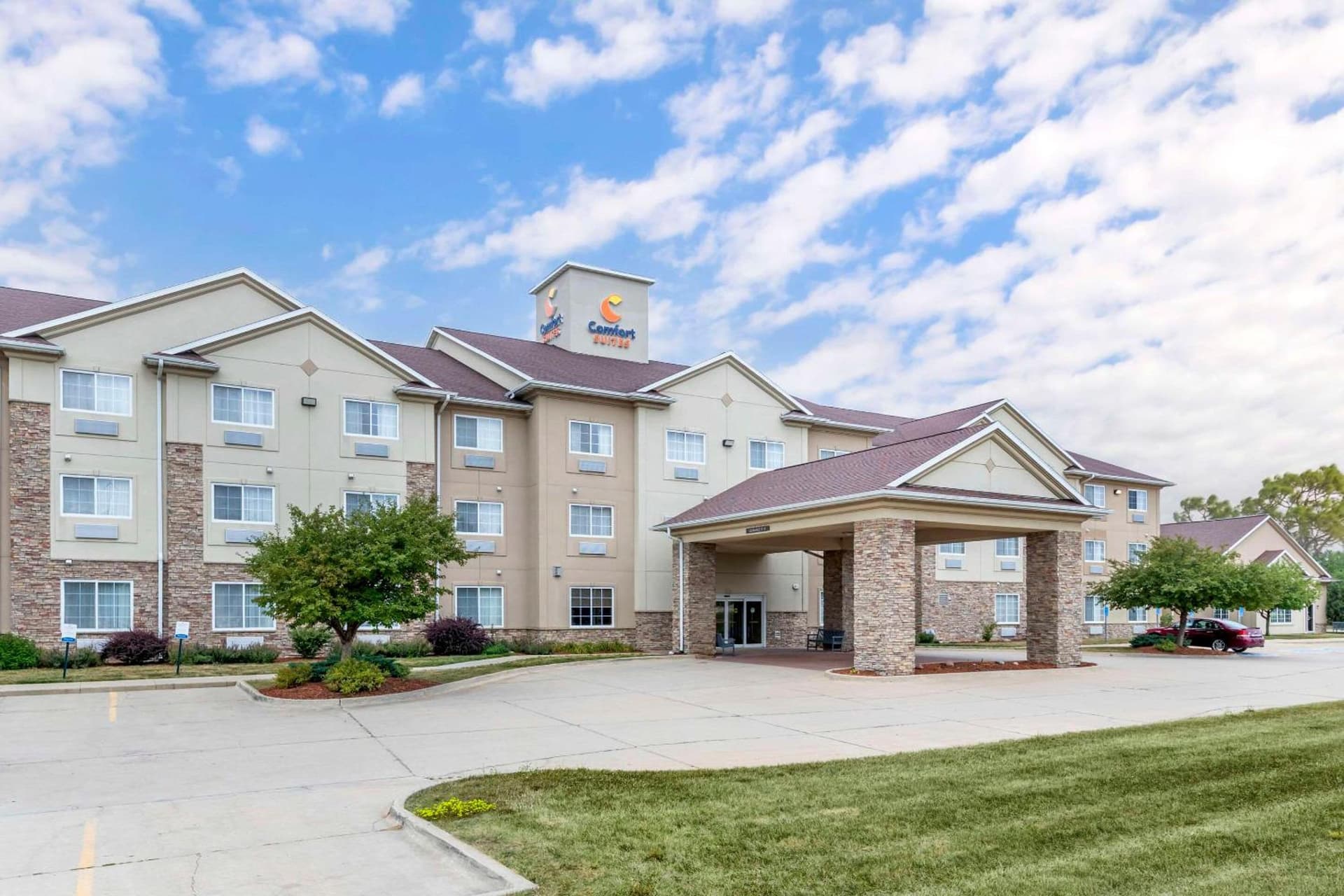 Comfort Suites Cedar Falls Industrial Park interior in Cedar Falls, IA — gallery photo 2