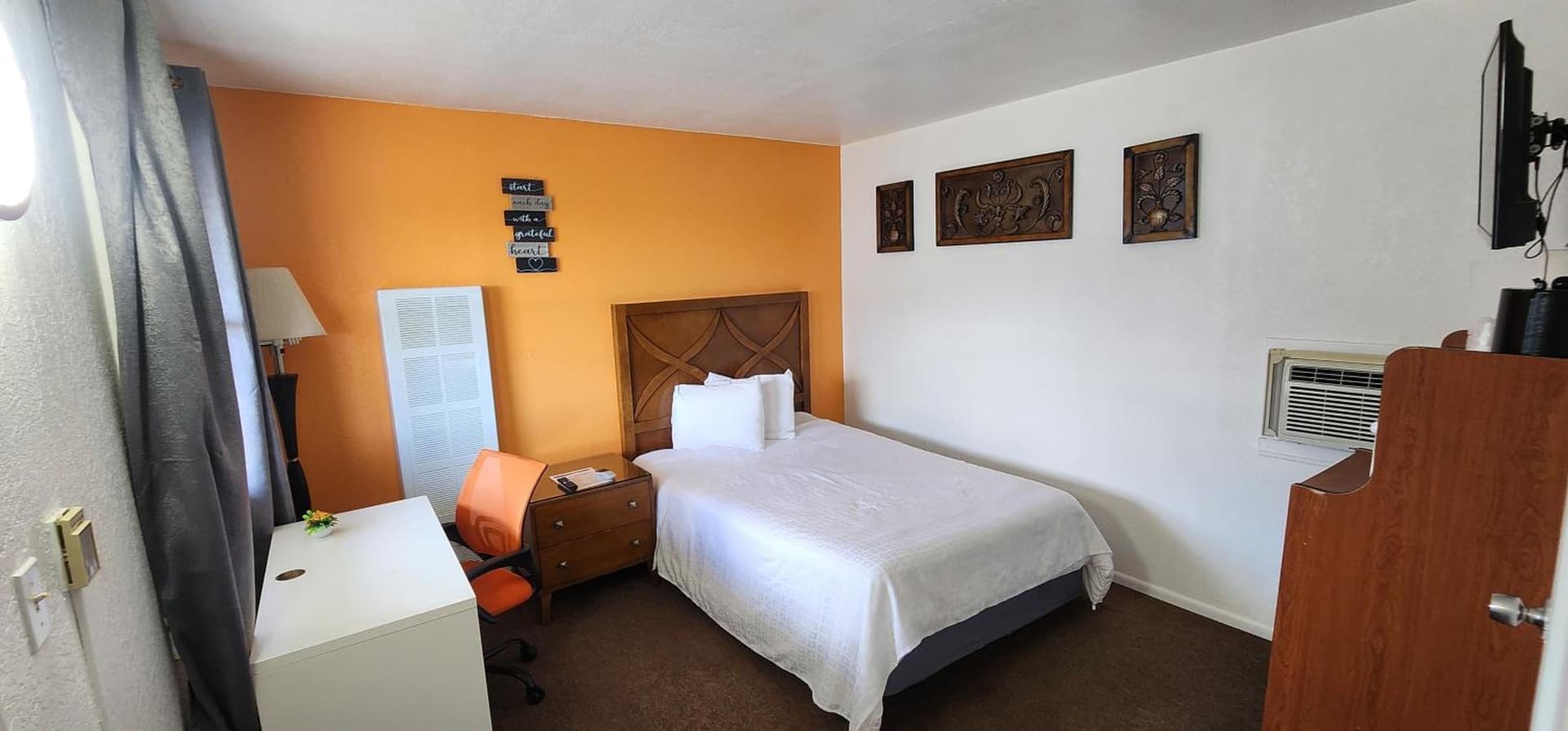 Rose's Motel interior in Willcox, AZ — gallery photo 2