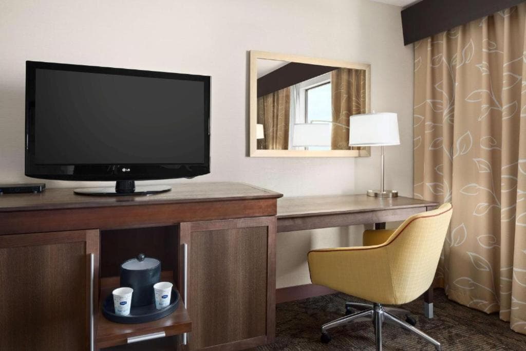 Hampton Inn & Suites Detroit Sterling Heights gallery photo in Sterling Heights, MI — image 11