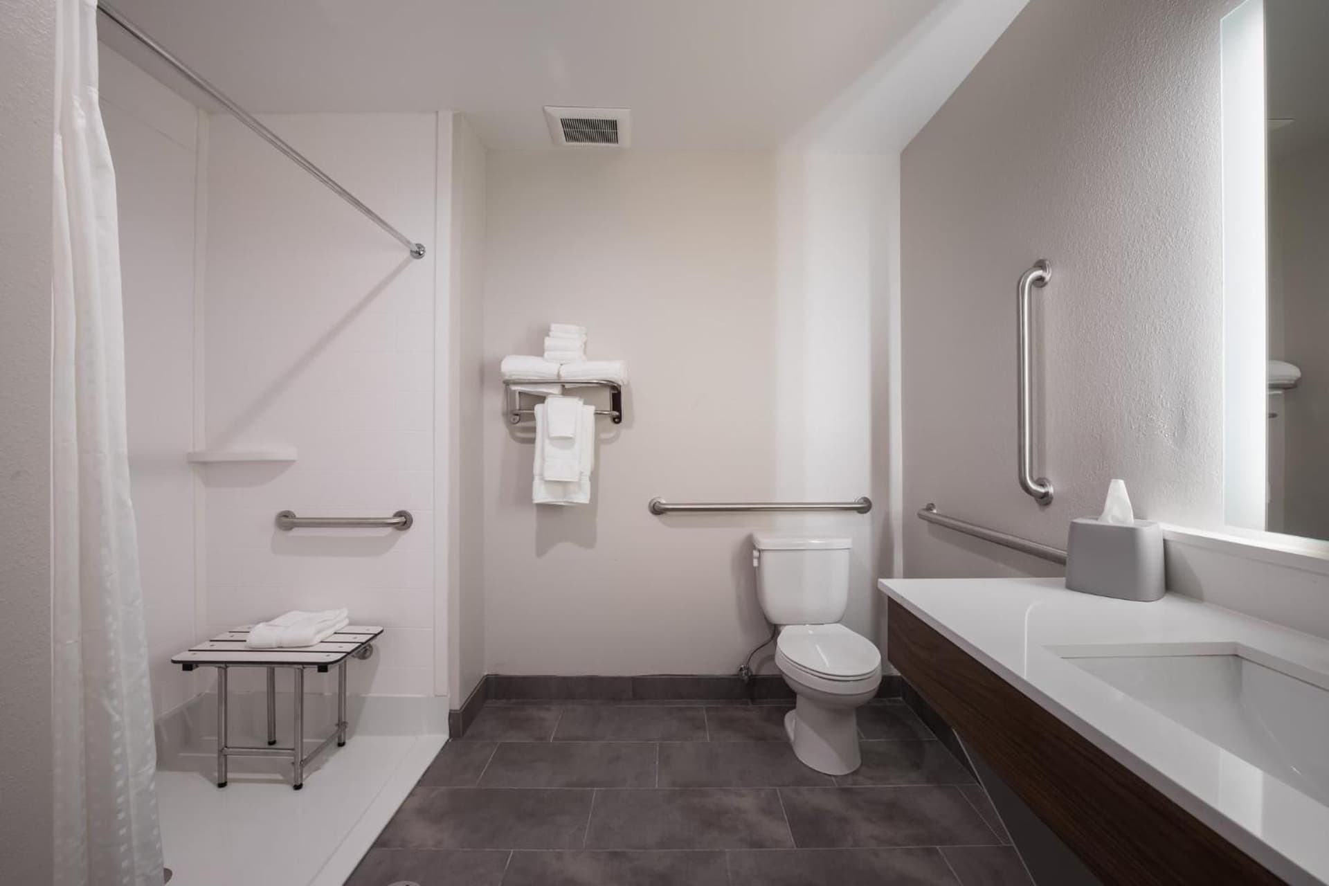 Holiday Inn Express & Suites Chicago - Hoffman Estates by IHG gallery photo in Hoffman Estates, IL — image 60