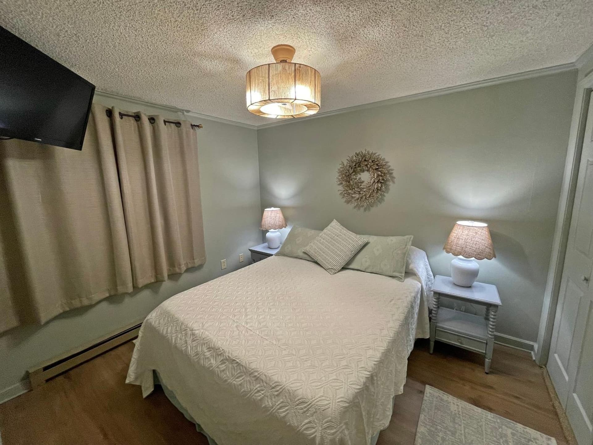 Stroll to Slopes, Village Area, Ski in-Out MtLodge 210 interior in Snowshoe — gallery photo 2
