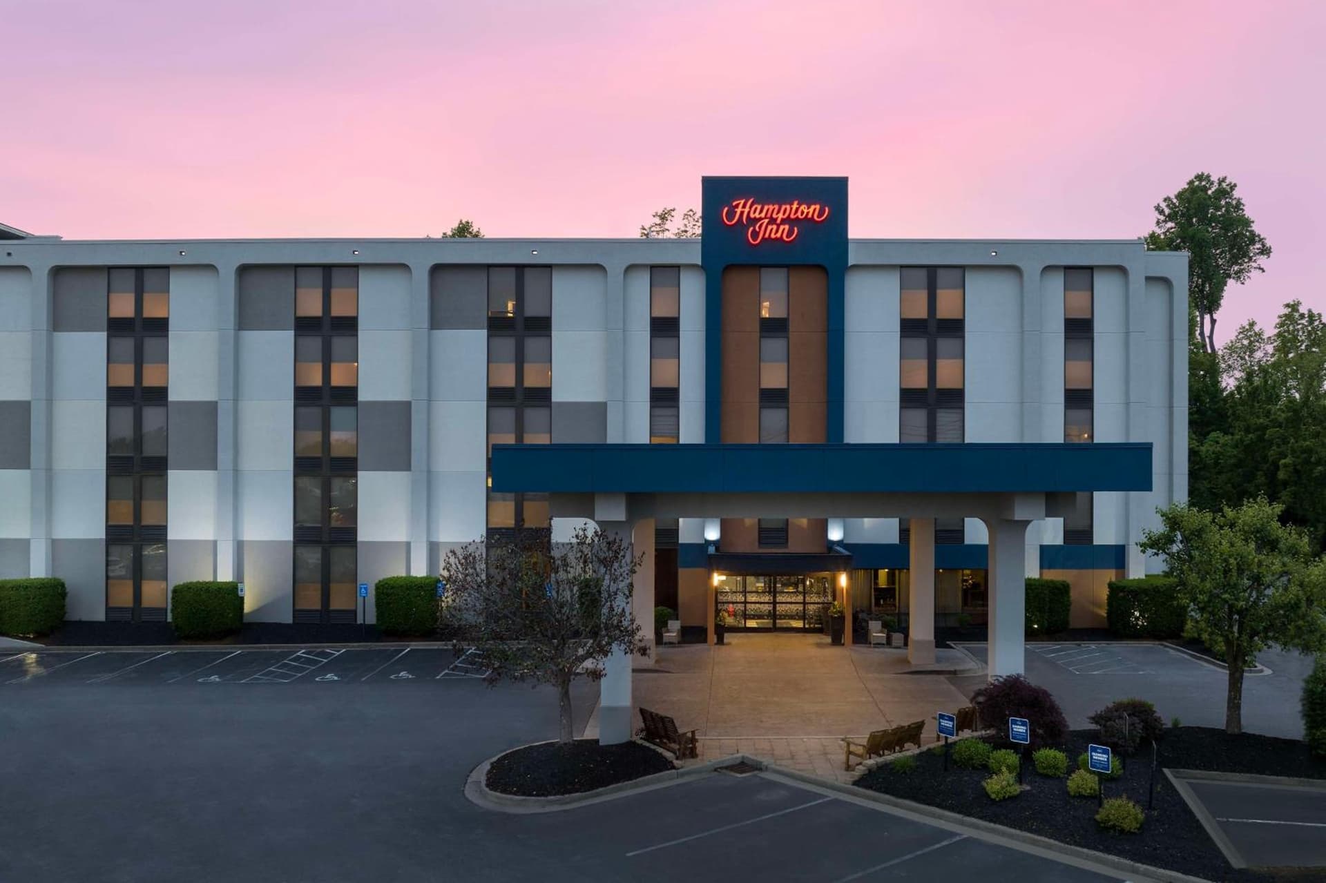 Hampton Inn Beckley interior in Beckley, WV — gallery photo 2
