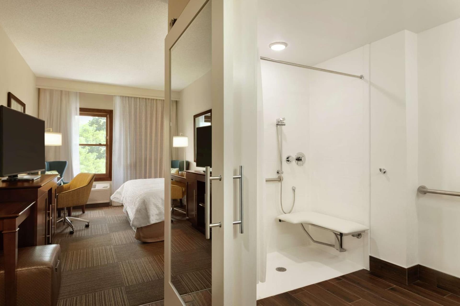 Hampton Inn and Suites Springdale gallery photo in Springdale, AR — image 7