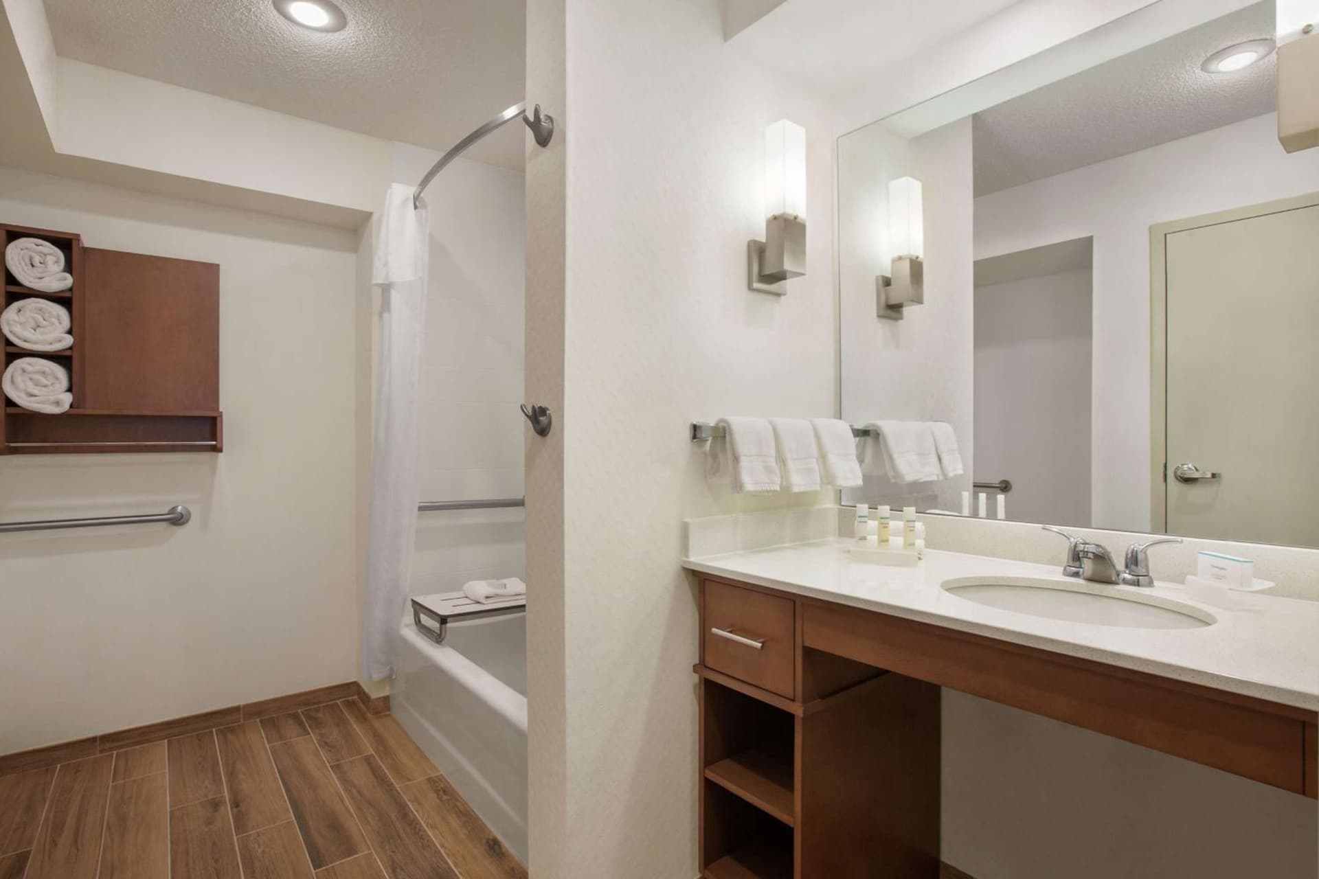 Homewood Suites by Hilton Kansas City Airport gallery photo in Kansas City, KS — image 15