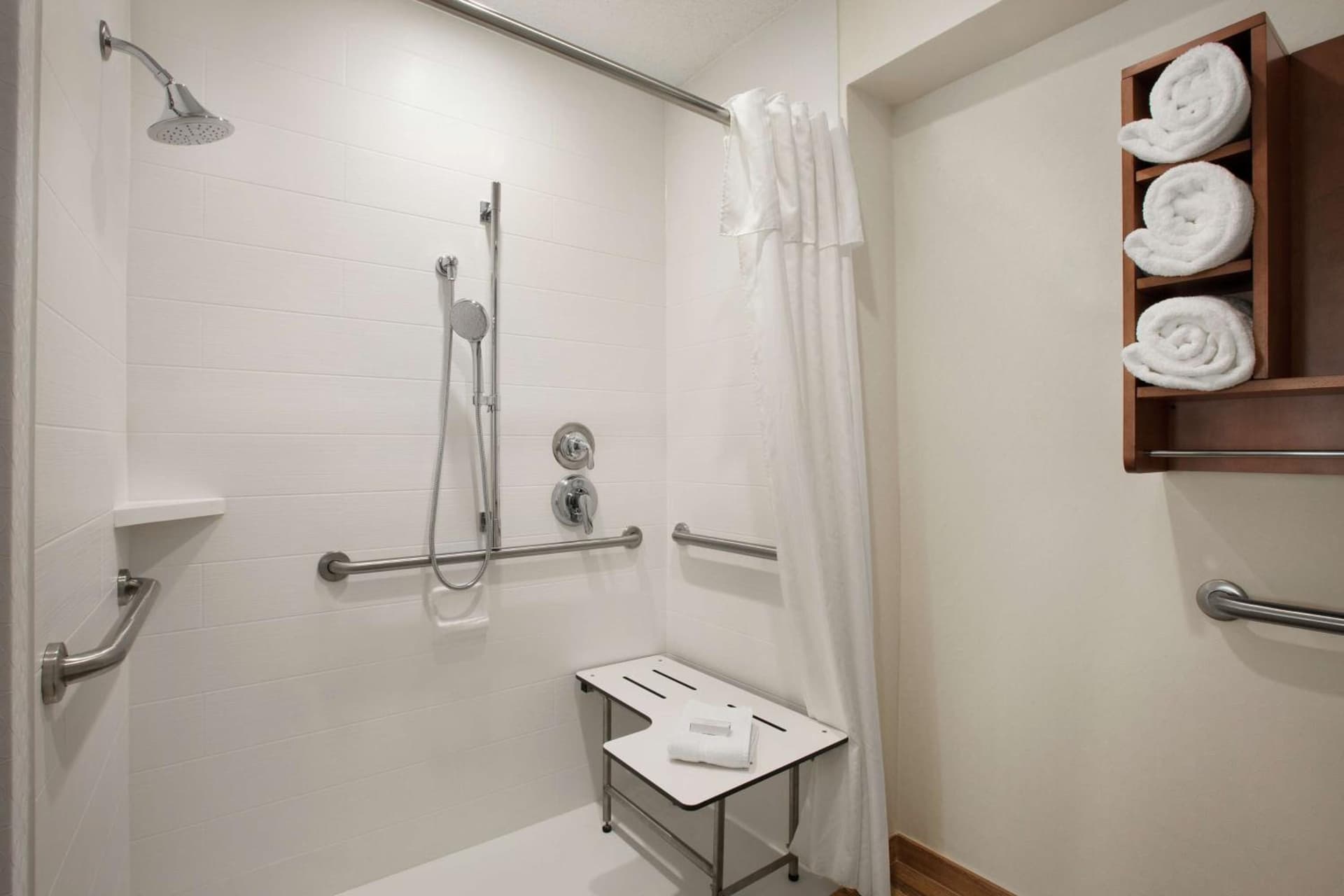 Homewood Suites by Hilton Kansas City Airport property views in Kansas City, KS — gallery photo 3