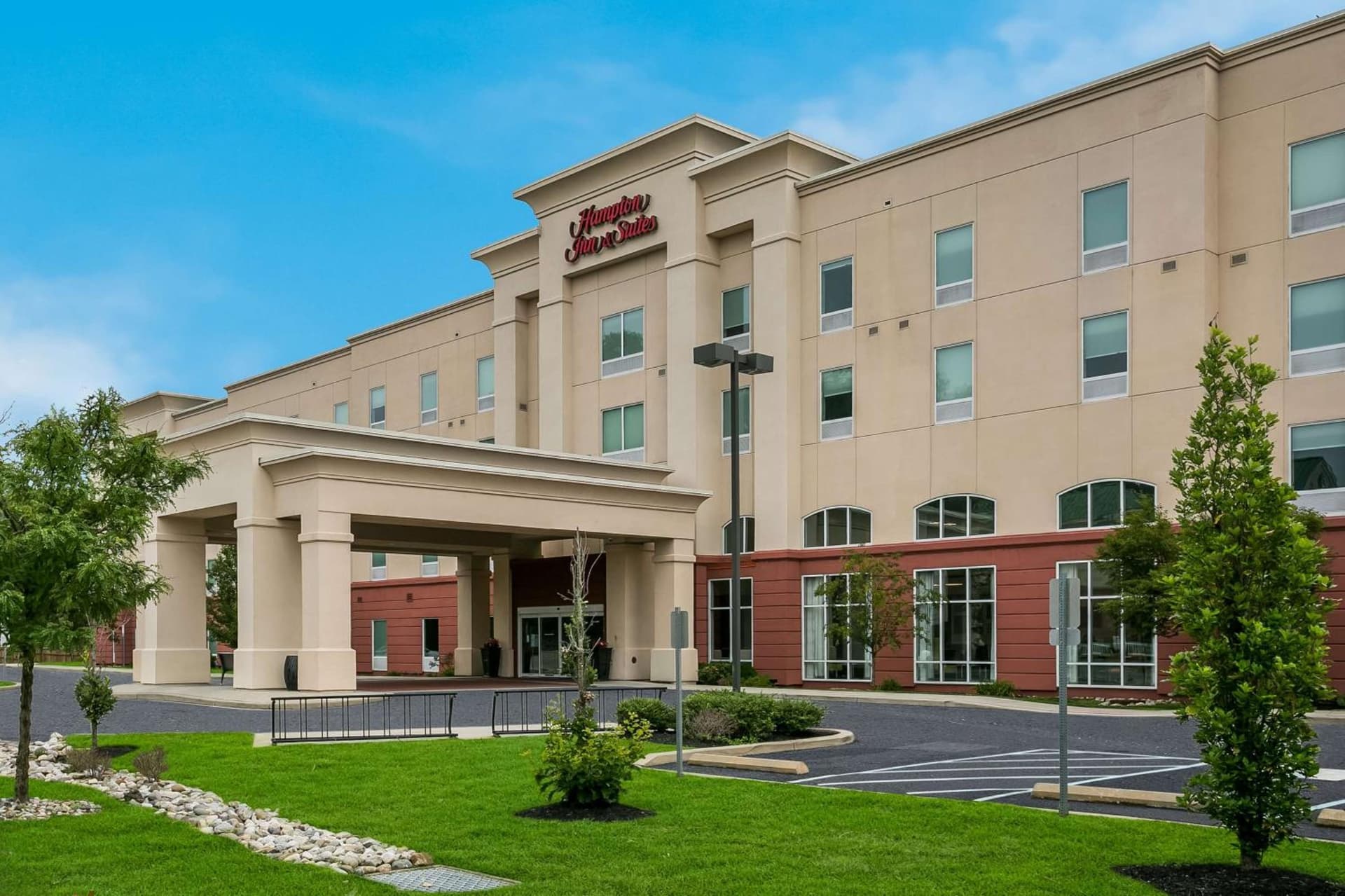 Hampton Inn & Suites Wilmington Christiana property views in Newark, DE — gallery photo 3