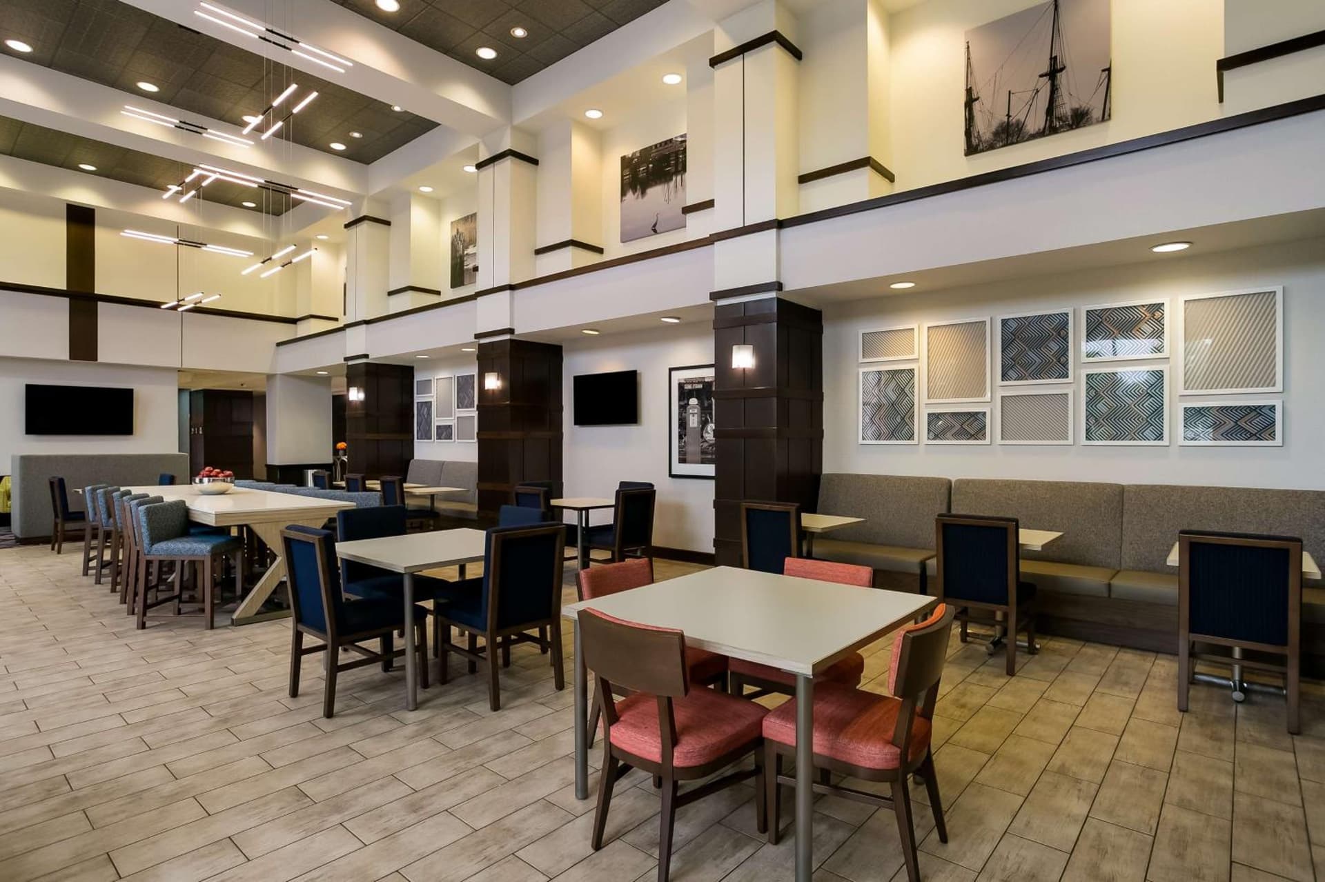 Hampton Inn & Suites Wilmington Christiana gallery photo in Newark, DE — image 41