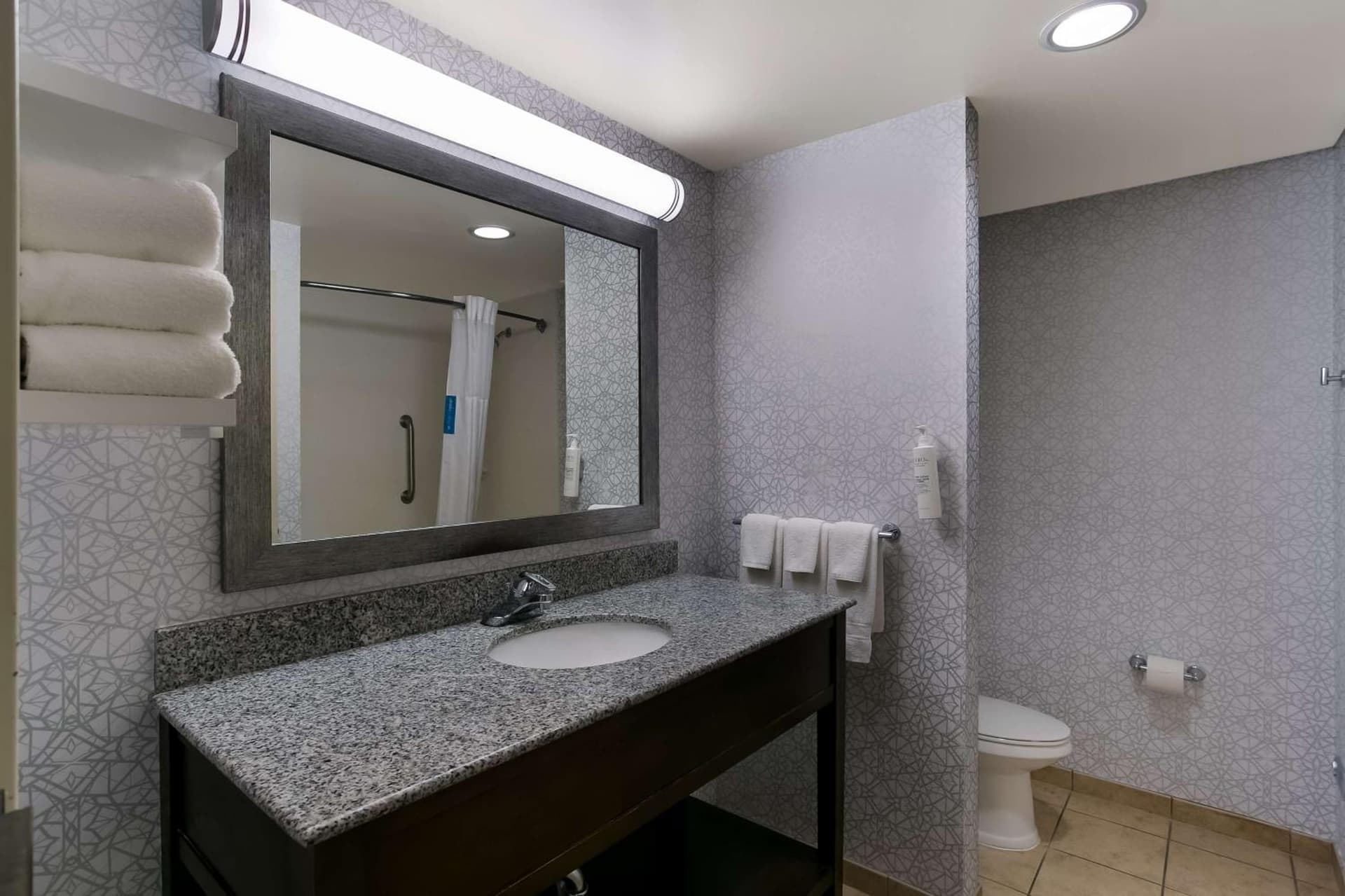 Hampton Inn & Suites Wilmington Christiana gallery photo in Newark, DE — image 21
