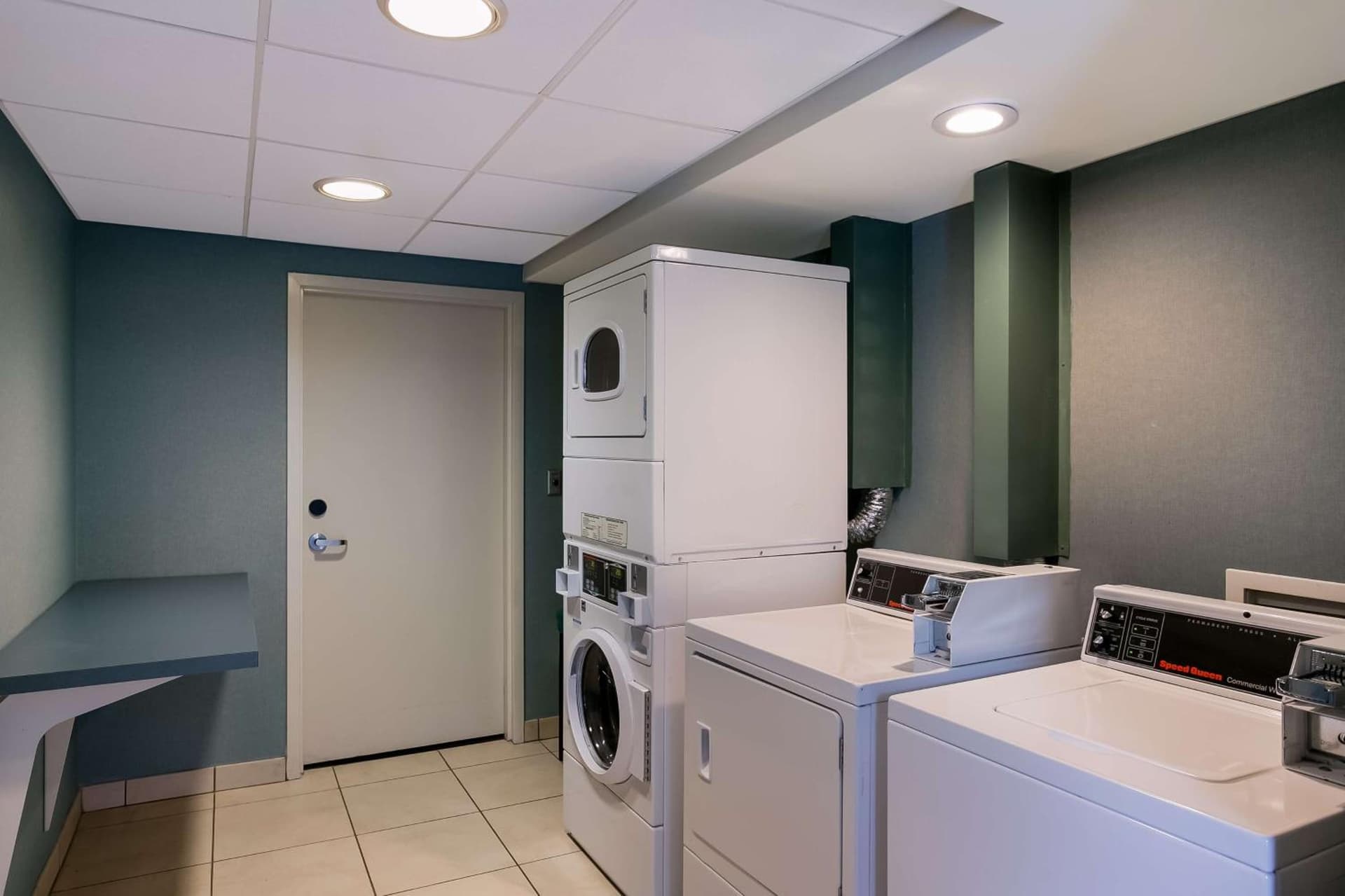 Hampton Inn & Suites Wilmington Christiana gallery photo in Newark, DE — image 20