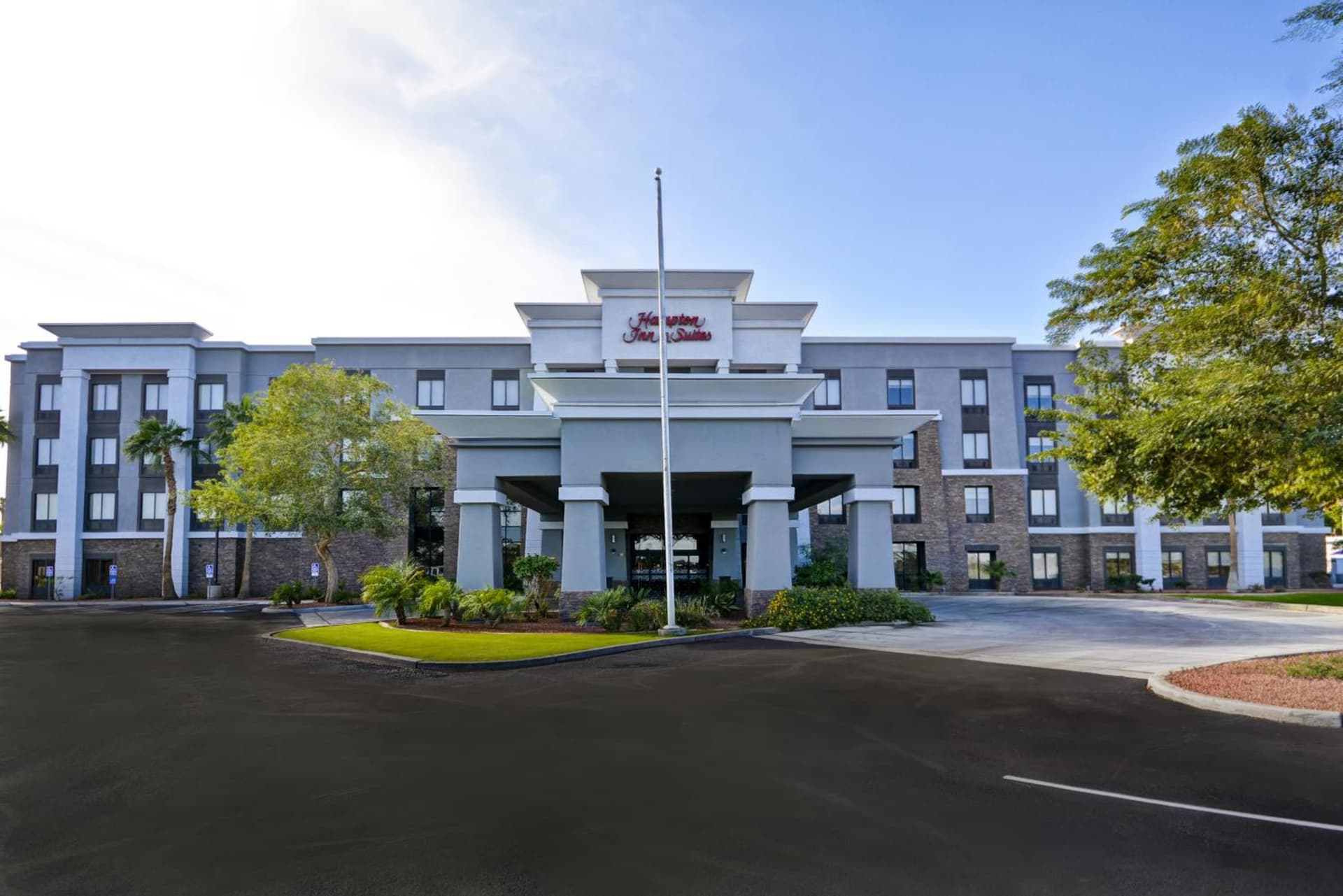 Hampton Inn & Suites Yuma interior in Yuma, AZ — gallery photo 2