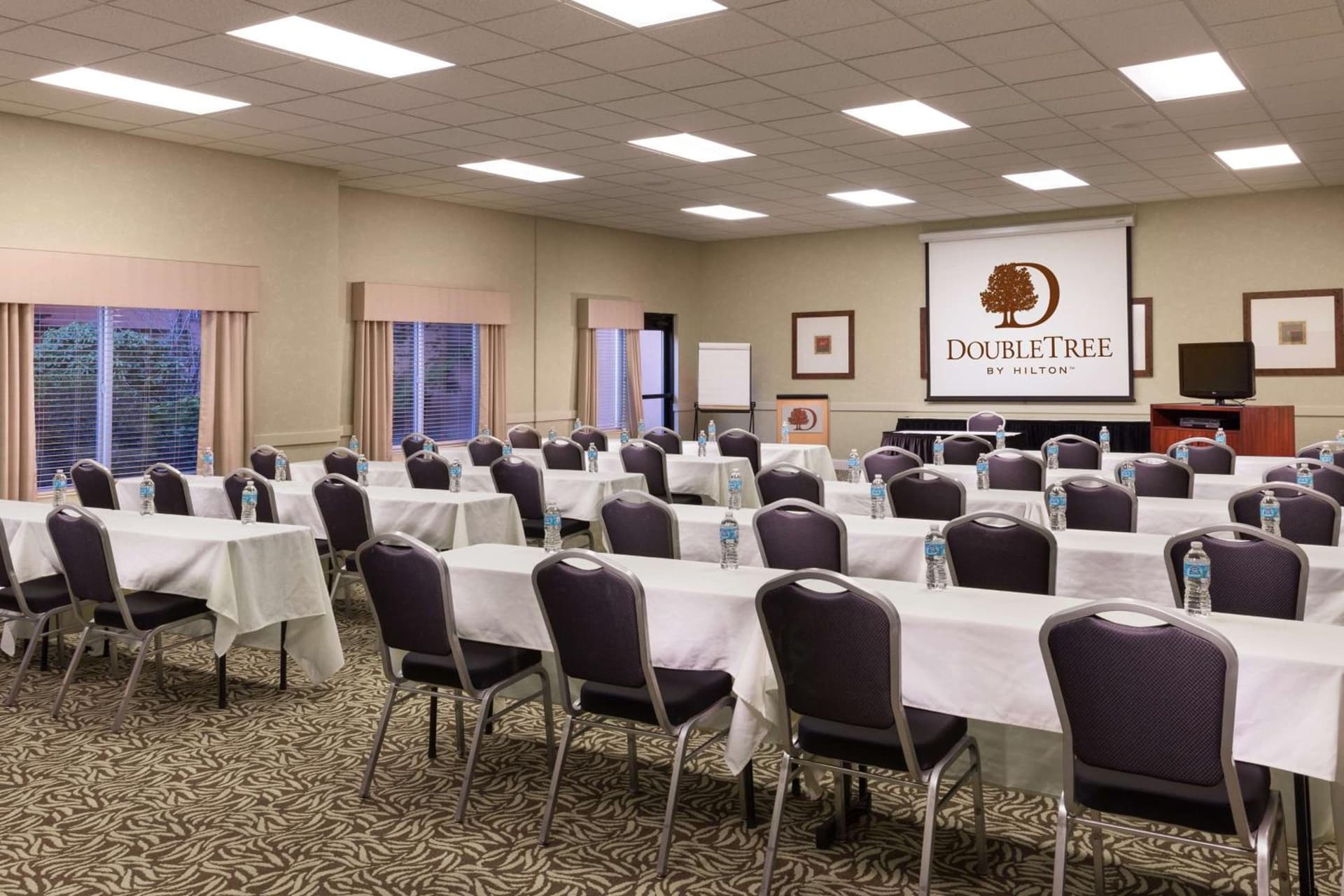 DoubleTree by Hilton Portland Tigard interior in Tigard, OR — gallery photo 2