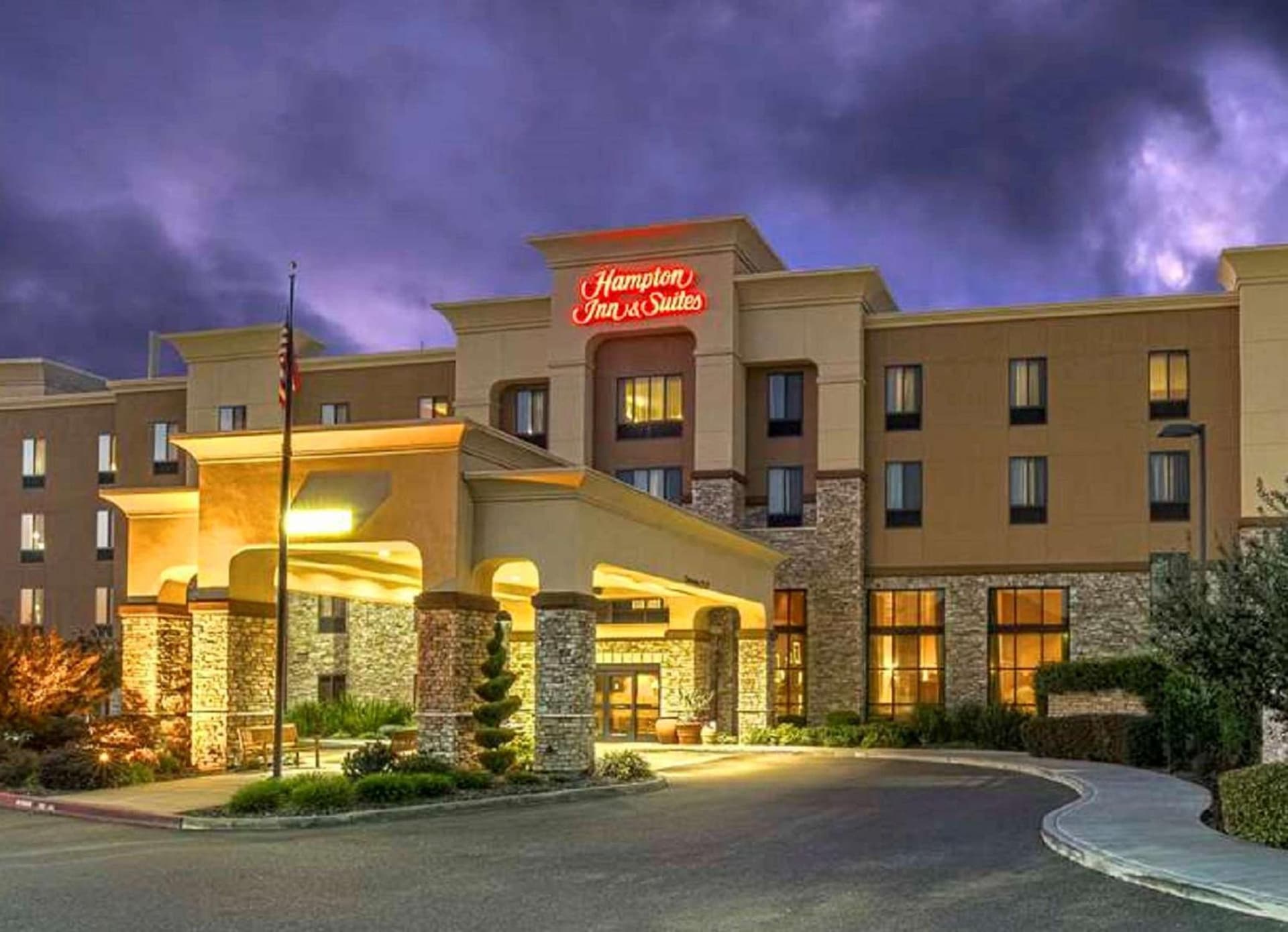 Hampton Inn & Suites Sacramento-Elk Grove Laguna I-5 interior in Elk Grove, CA — gallery photo 2