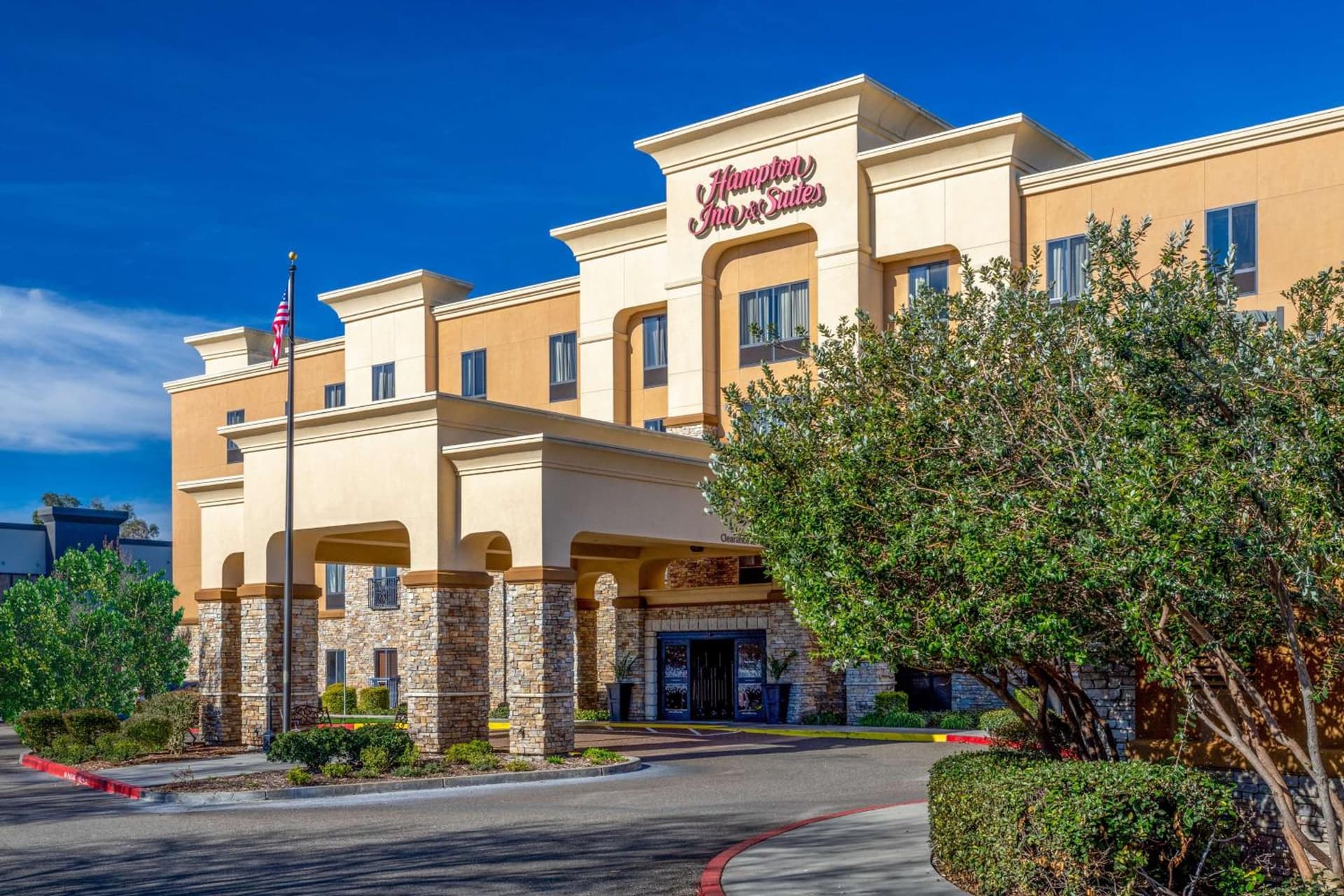 Hampton Inn & Suites Sacramento-Elk Grove Laguna I-5 property views in Elk Grove, CA — gallery photo 3