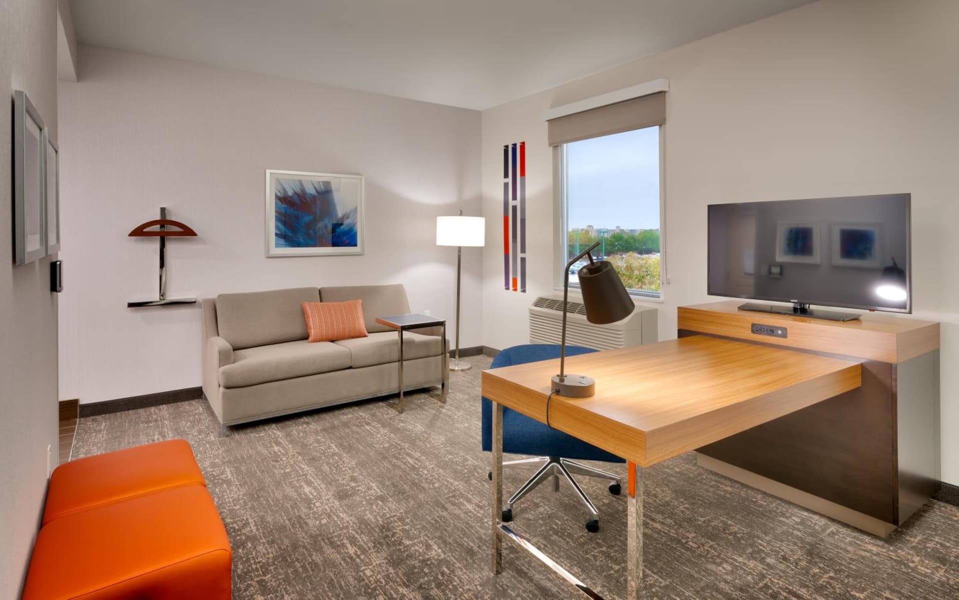 Hampton Inn & Suites Anaheim Resort Convention Center gallery photo in Anaheim, CA — image 43
