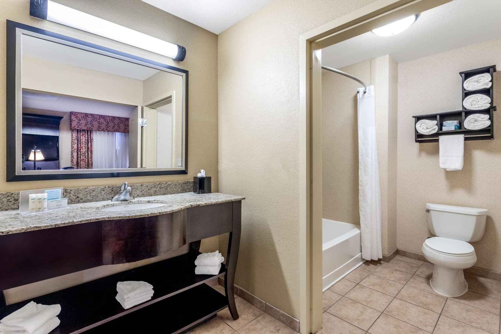 Hampton Inn & Suites Sacramento-Elk Grove Laguna I-5 gallery photo in Elk Grove, CA — image 9