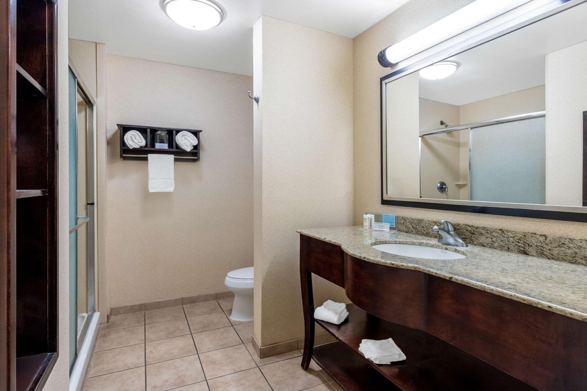 Hampton Inn & Suites Sacramento-Elk Grove Laguna I-5 gallery photo in Elk Grove, CA — image 41