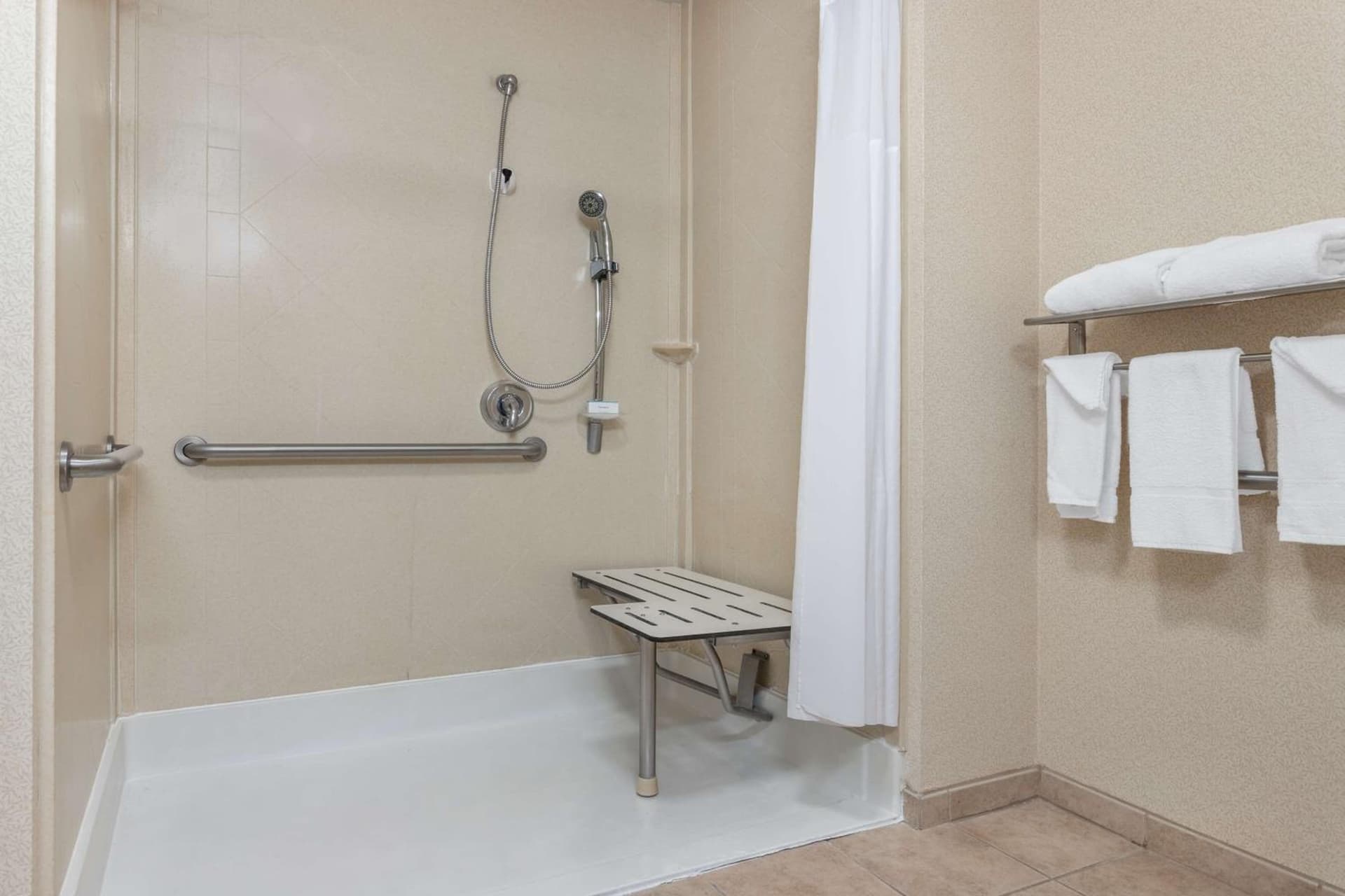 Hampton Inn & Suites Sacramento-Elk Grove Laguna I-5 gallery photo in Elk Grove, CA — image 34