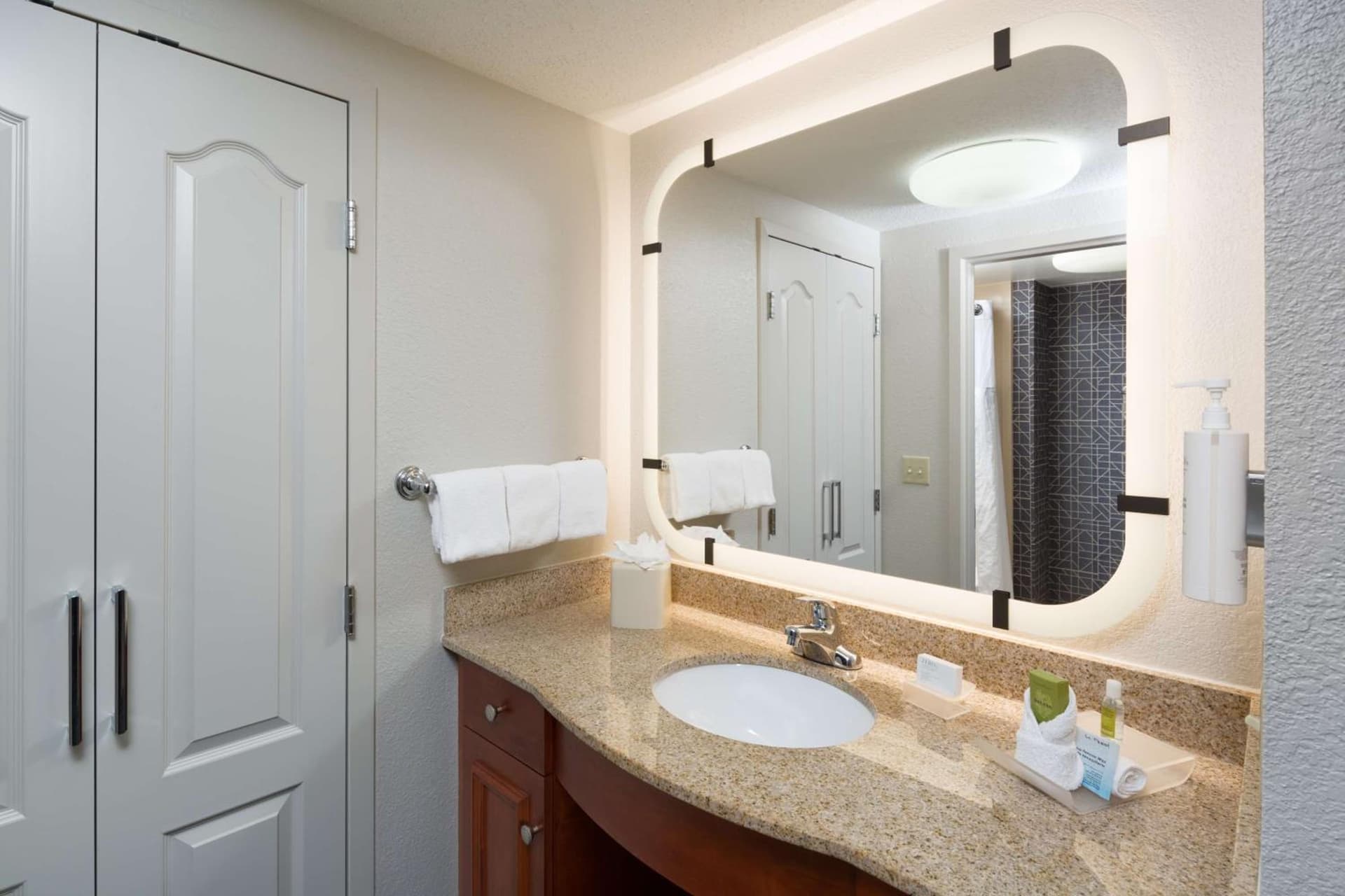 Homewood Suites by Hilton Newburgh-Stewart Airport gallery photo in New Windsor, NY — image 27