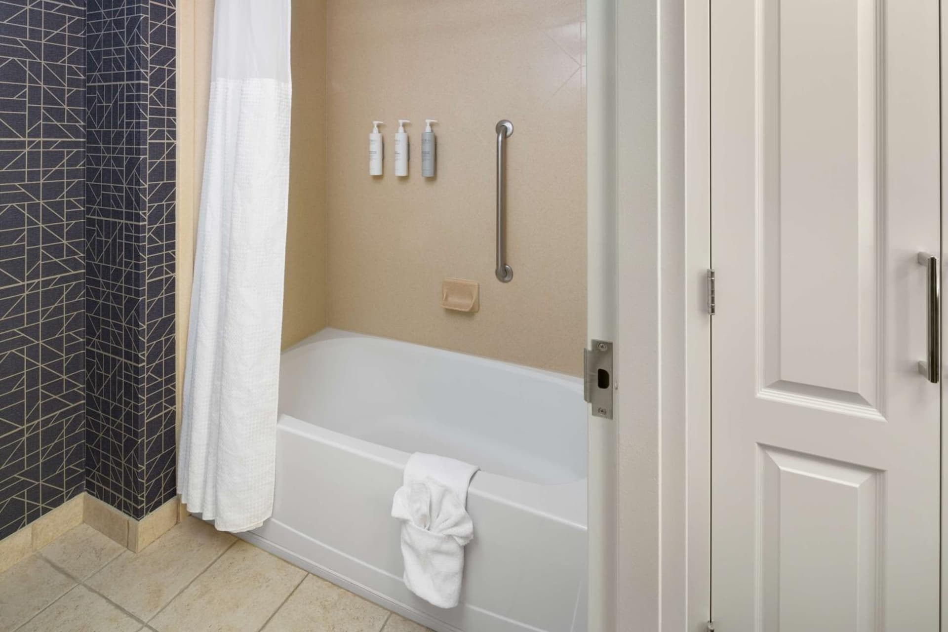 Homewood Suites by Hilton Newburgh-Stewart Airport gallery photo in New Windsor, NY — image 22
