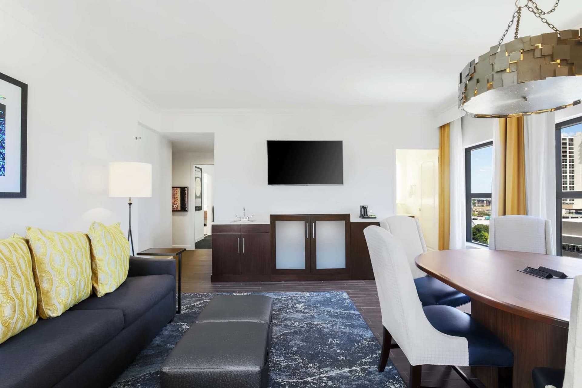 Hampton Inn & Suites Austin - Downtown gallery photo in Austin, TX — image 7
