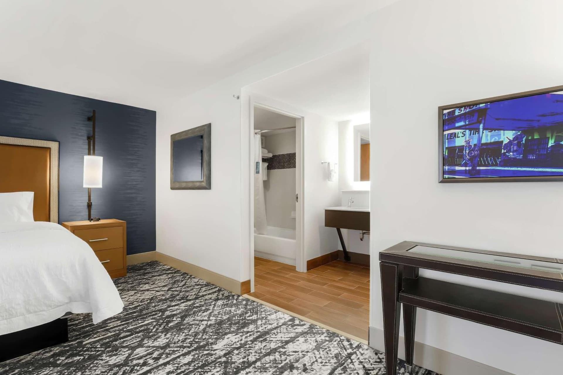 Hampton Inn & Suites Austin - Downtown gallery photo in Austin, TX — image 14