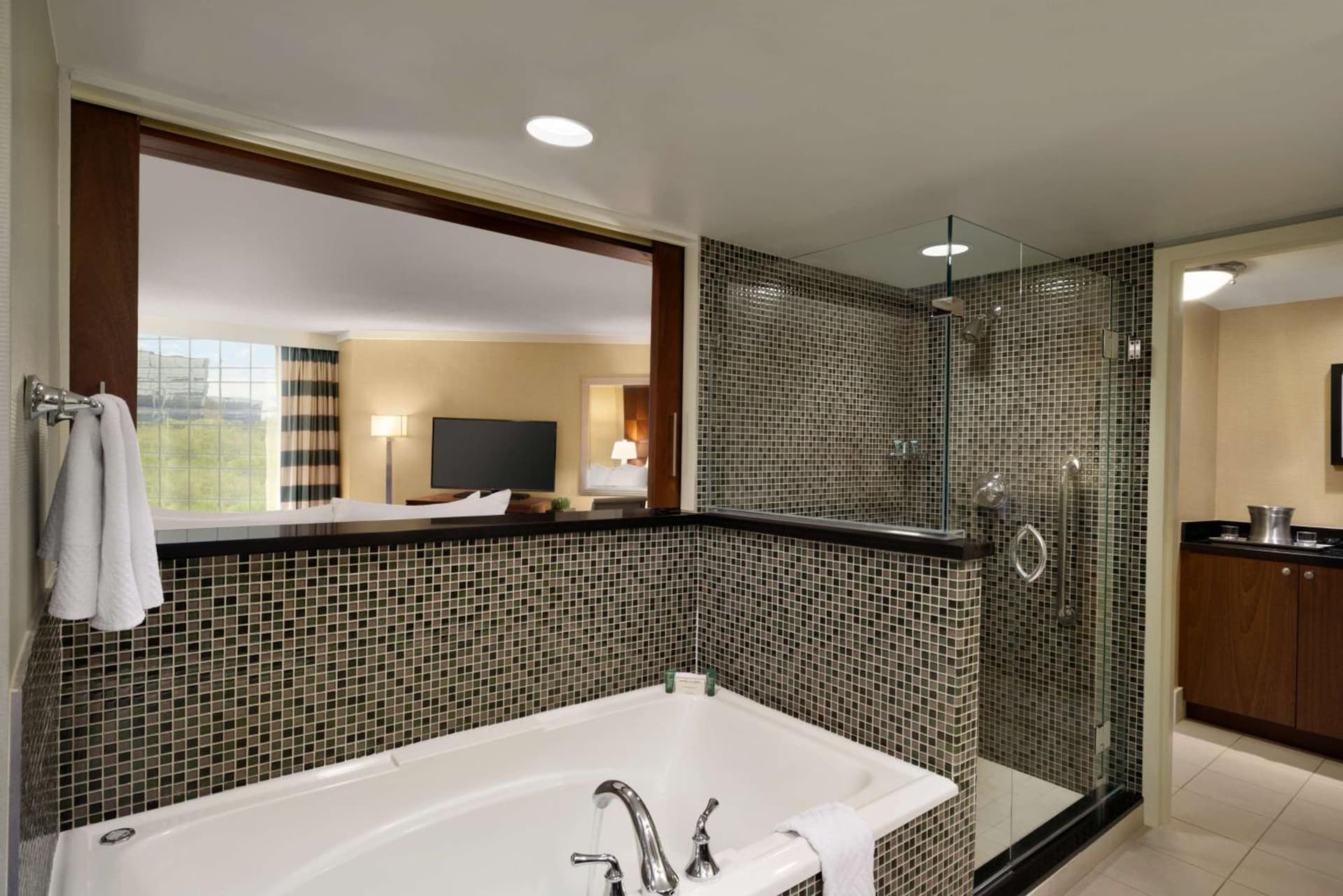 DoubleTree by Hilton Stamford gallery photo in Stamford, CT — image 6