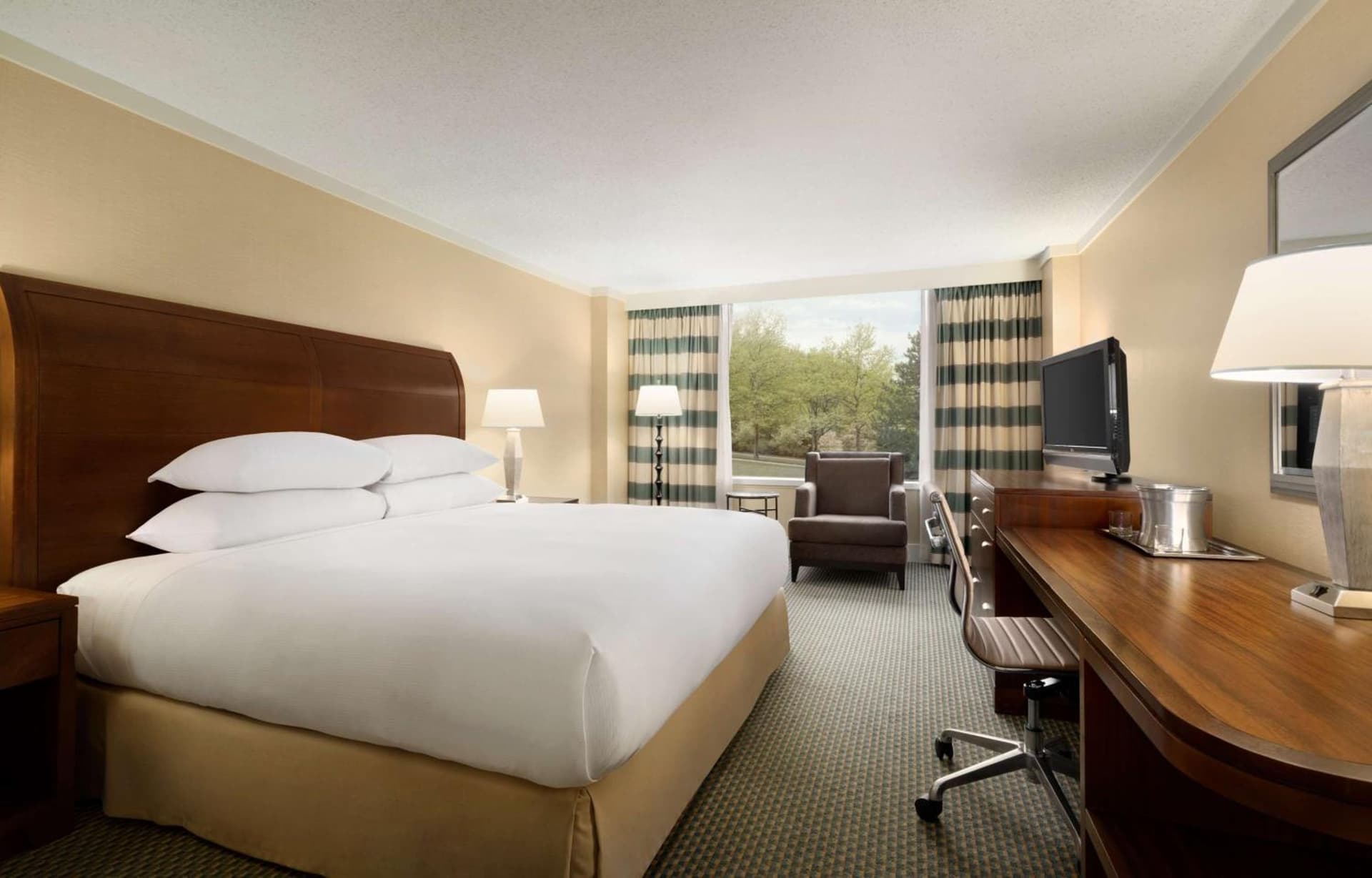 DoubleTree by Hilton Stamford gallery photo in Stamford, CT — image 74