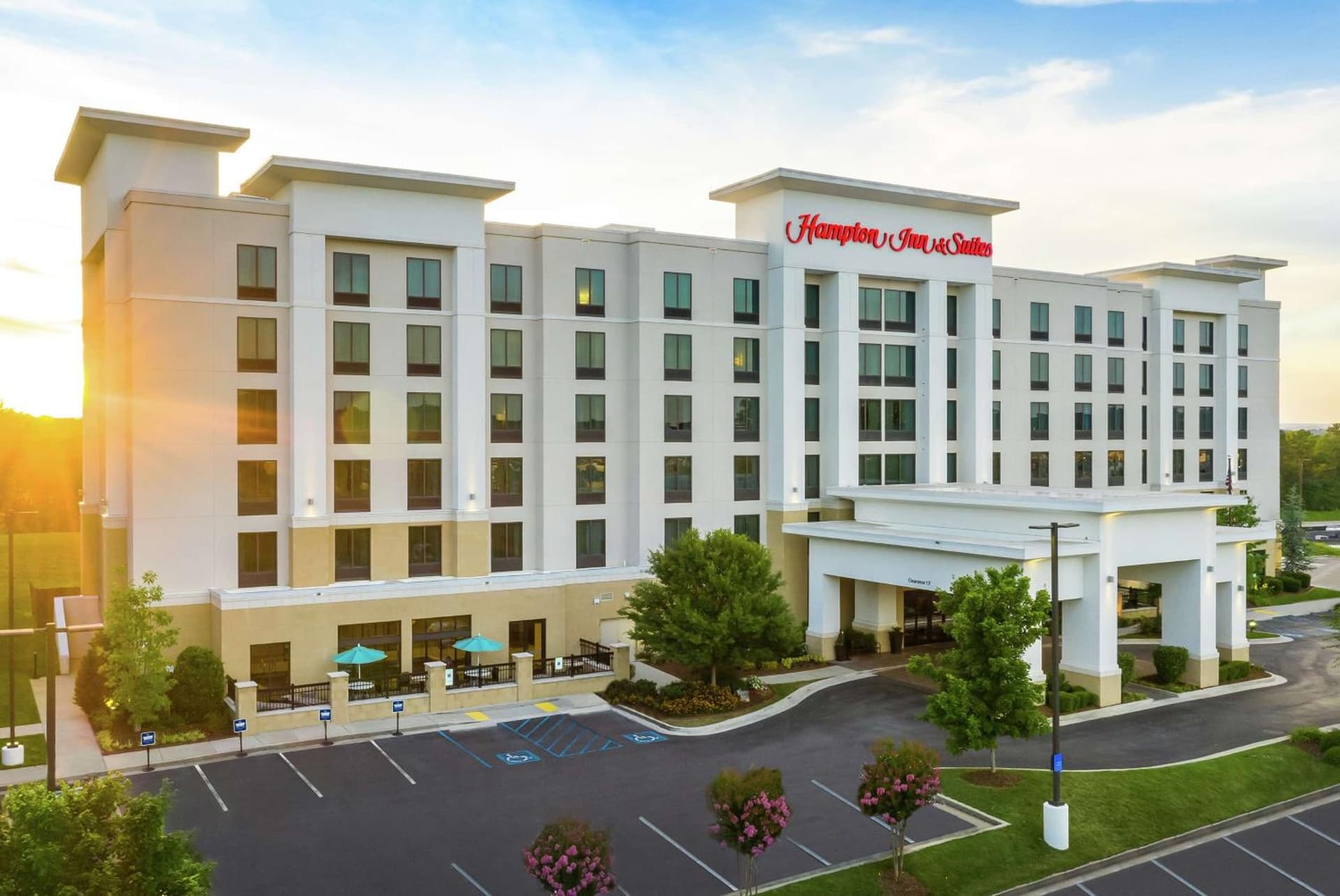 Hampton Inn & Suites Chattanooga/Hamilton Place interior in Chattanooga, TN — gallery photo 2