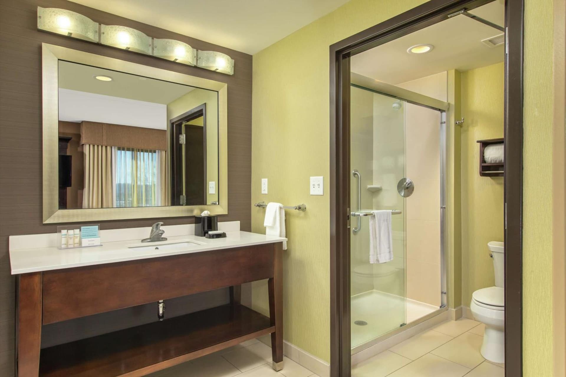 Hampton Inn & Suites Chattanooga/Hamilton Place gallery photo in Chattanooga, TN — image 4