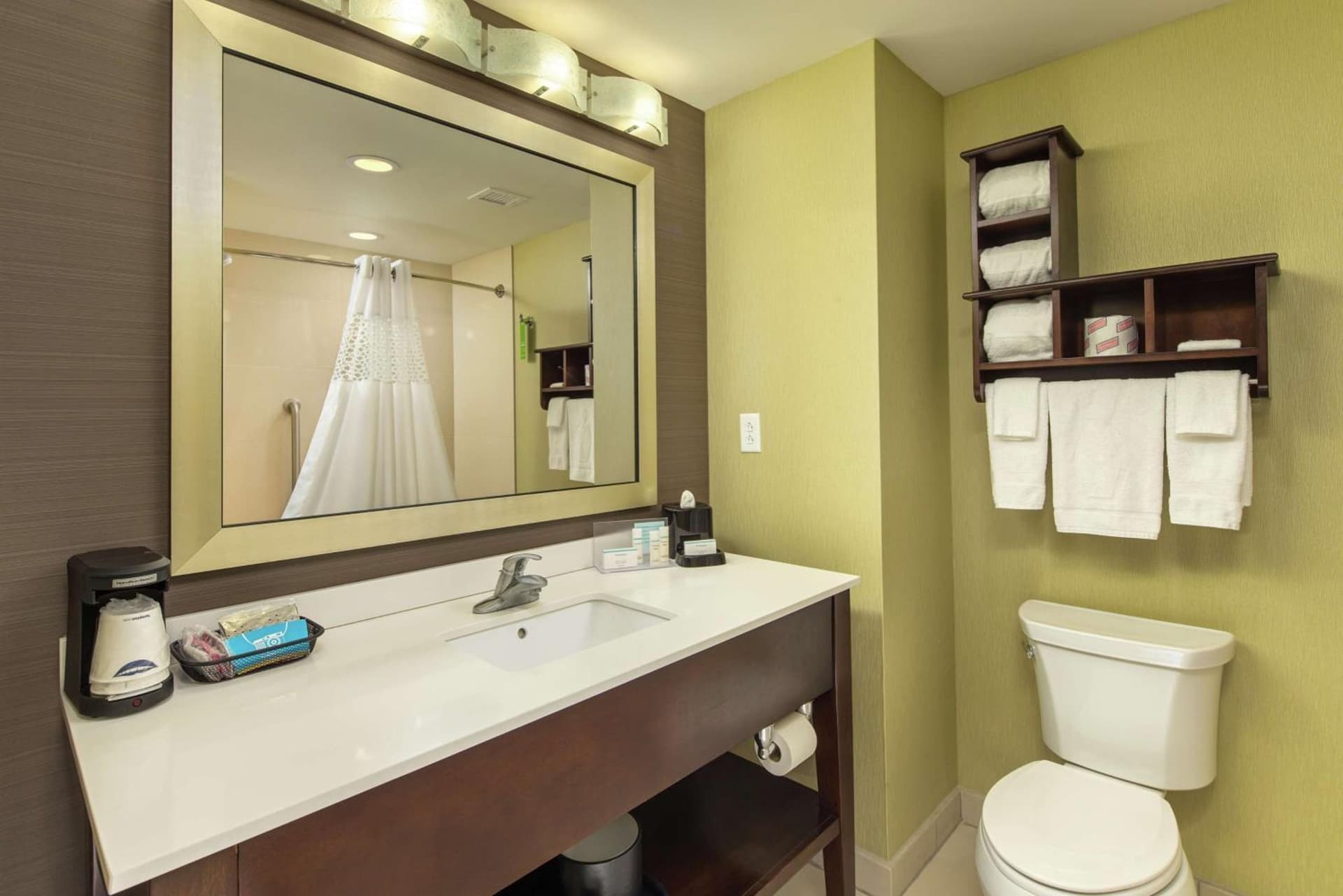 Hampton Inn & Suites Chattanooga/Hamilton Place gallery photo in Chattanooga, TN — image 15