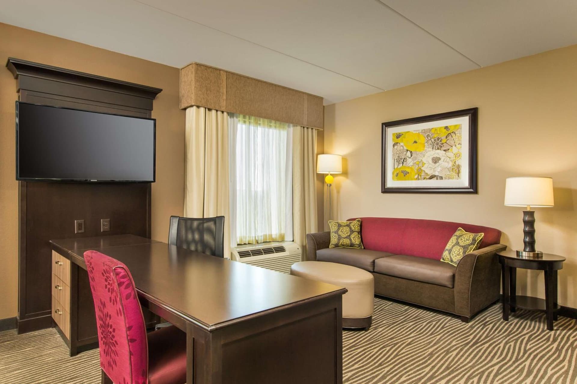 Hampton Inn & Suites Chattanooga/Hamilton Place interior in Chattanooga, TN — gallery photo 2