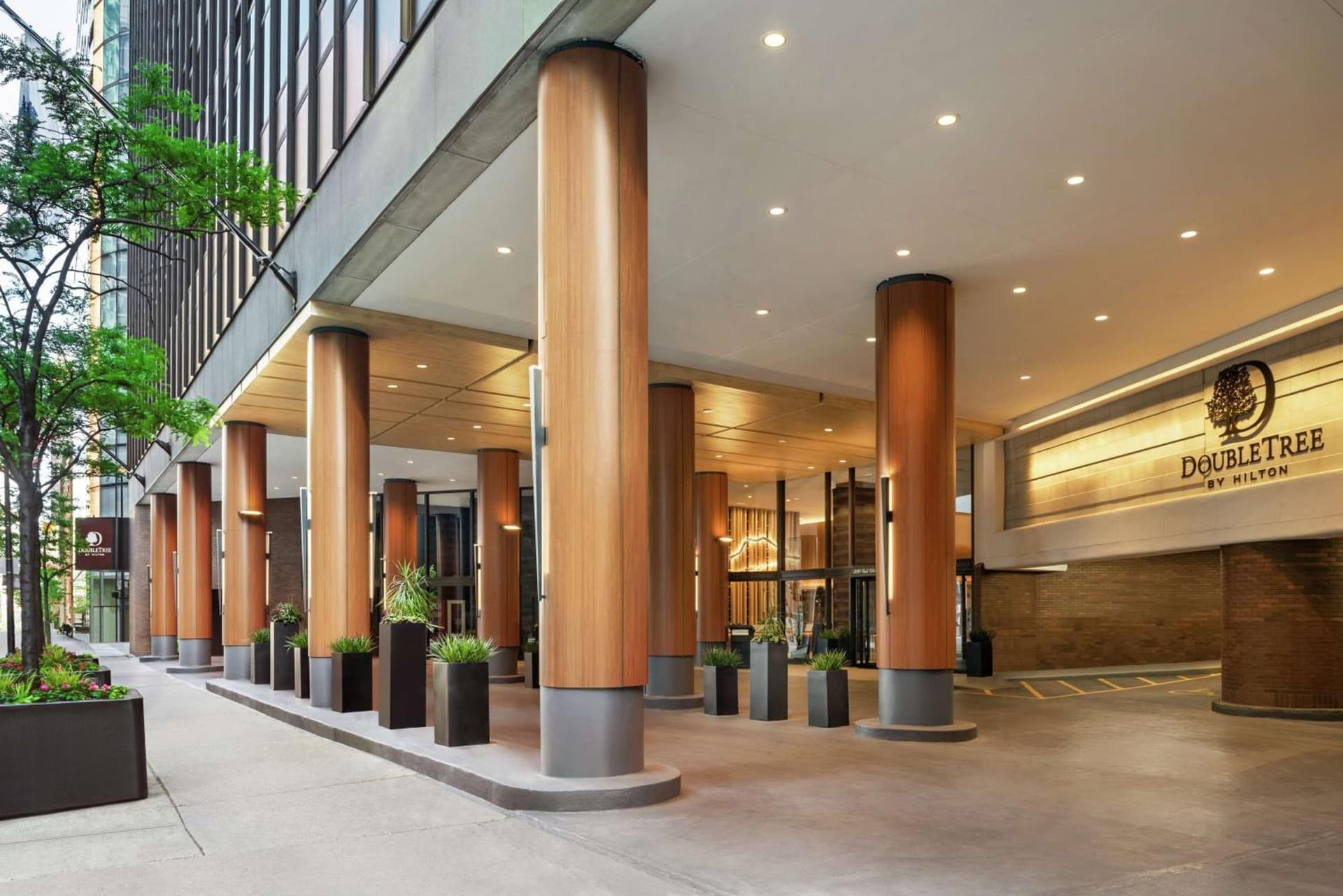 DoubleTree by Hilton Chicago Magnificent Mile property views in Chicago, IL — gallery photo 3