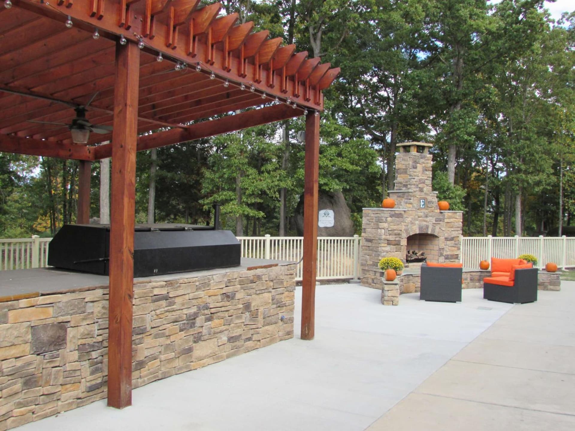 Embassy Suites by Hilton Charlotte Concord Golf Resort & Spa gallery photo in Concord, NC — image 97