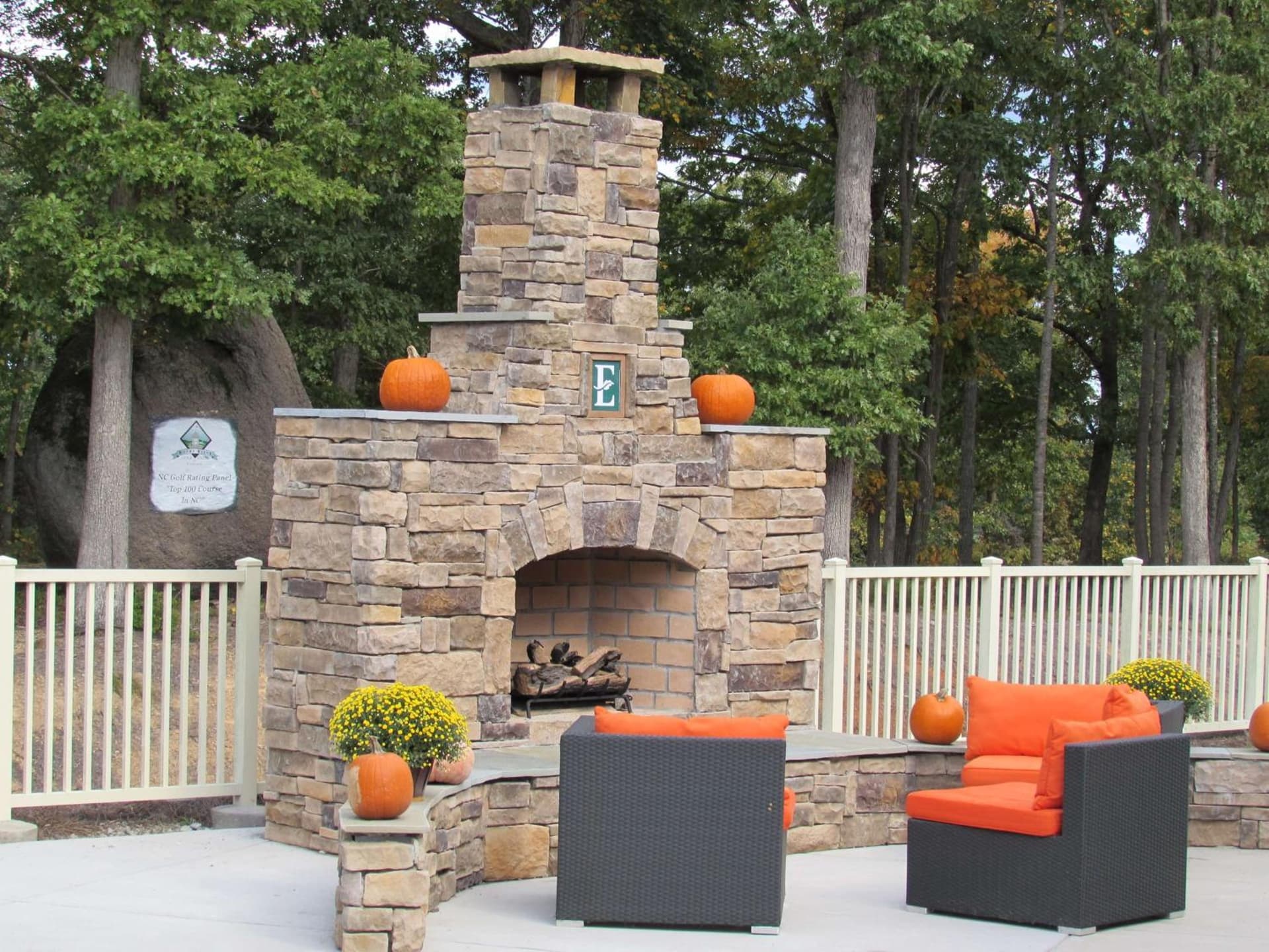 Embassy Suites by Hilton Charlotte Concord Golf Resort & Spa gallery photo in Concord, NC — image 55