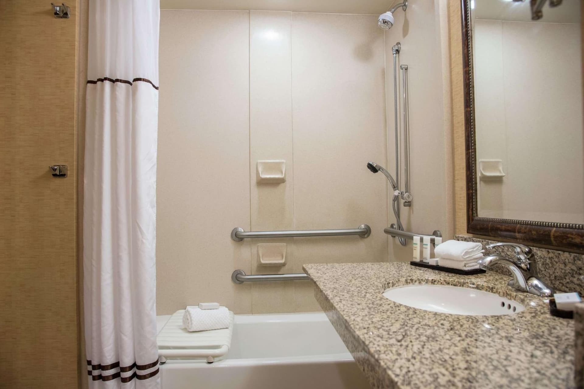 Embassy Suites by Hilton Charlotte Concord Golf Resort & Spa gallery photo in Concord, NC — image 74