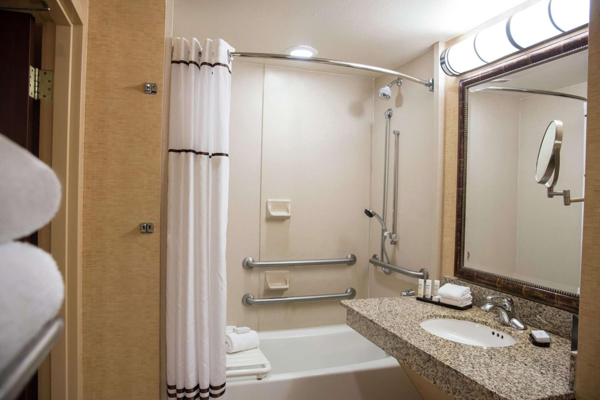 Embassy Suites by Hilton Charlotte Concord Golf Resort & Spa gallery photo in Concord, NC — image 76