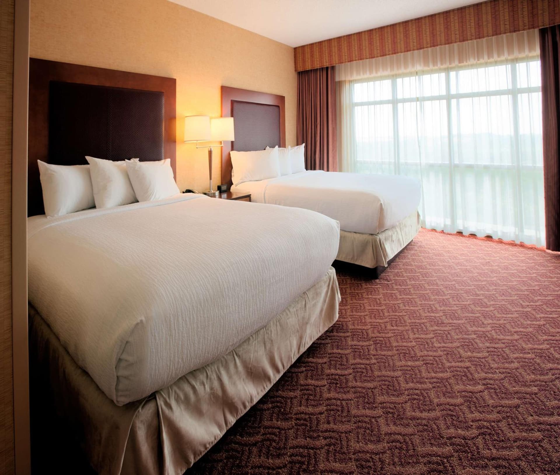 Embassy Suites by Hilton Charlotte Concord Golf Resort & Spa gallery photo in Concord, NC — image 18