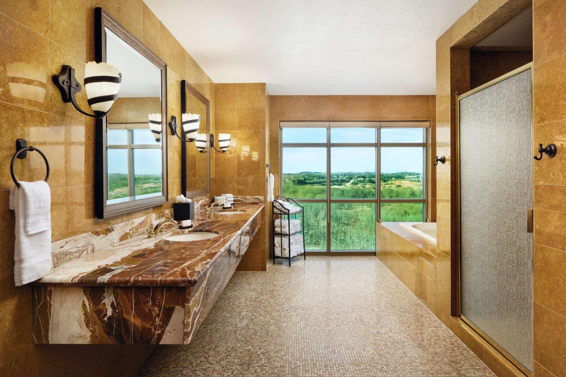 Embassy Suites by Hilton Charlotte Concord Golf Resort & Spa gallery photo in Concord, NC — image 49