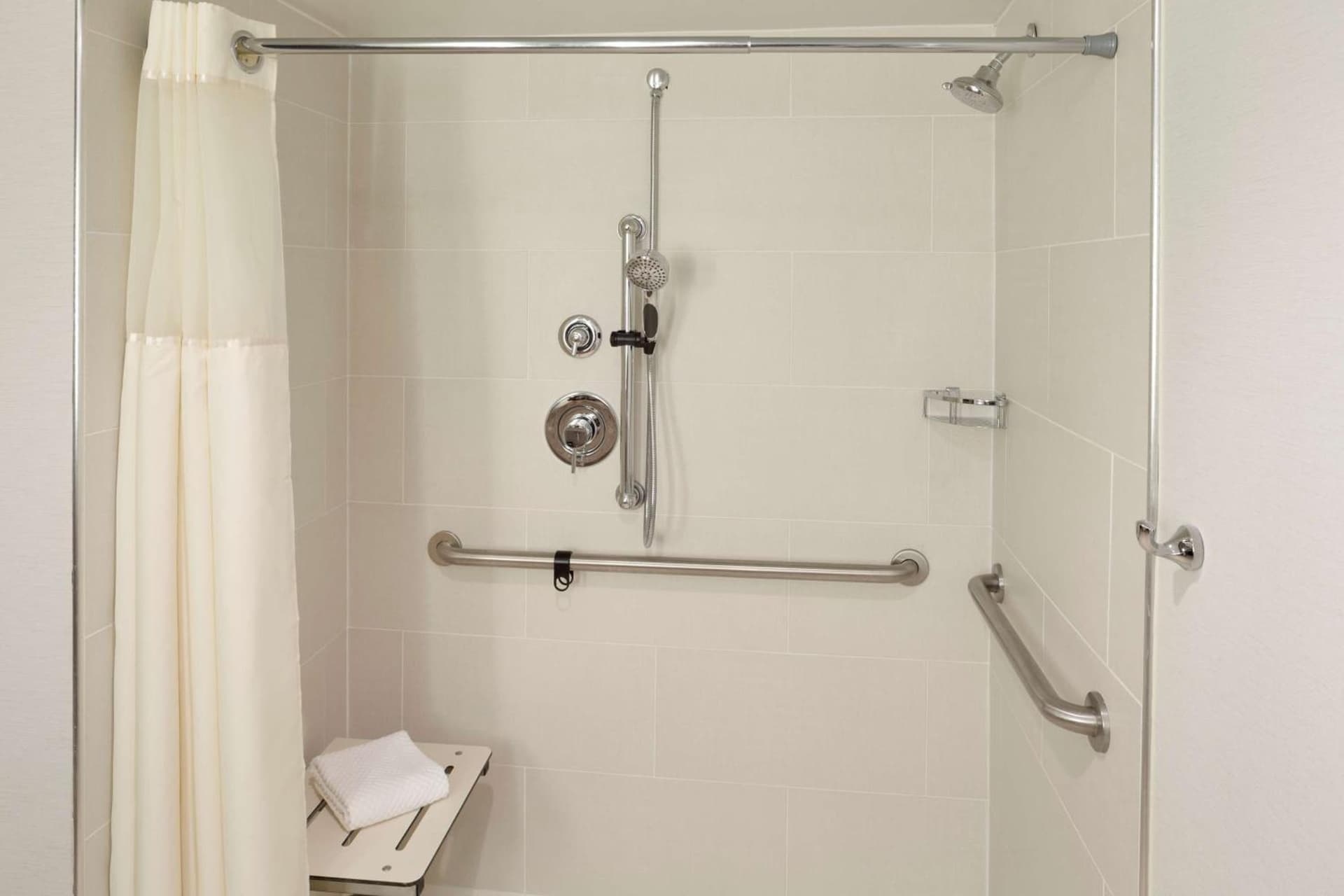 Embassy Suites by Hilton Columbus gallery photo in Columbus, OH — image 14