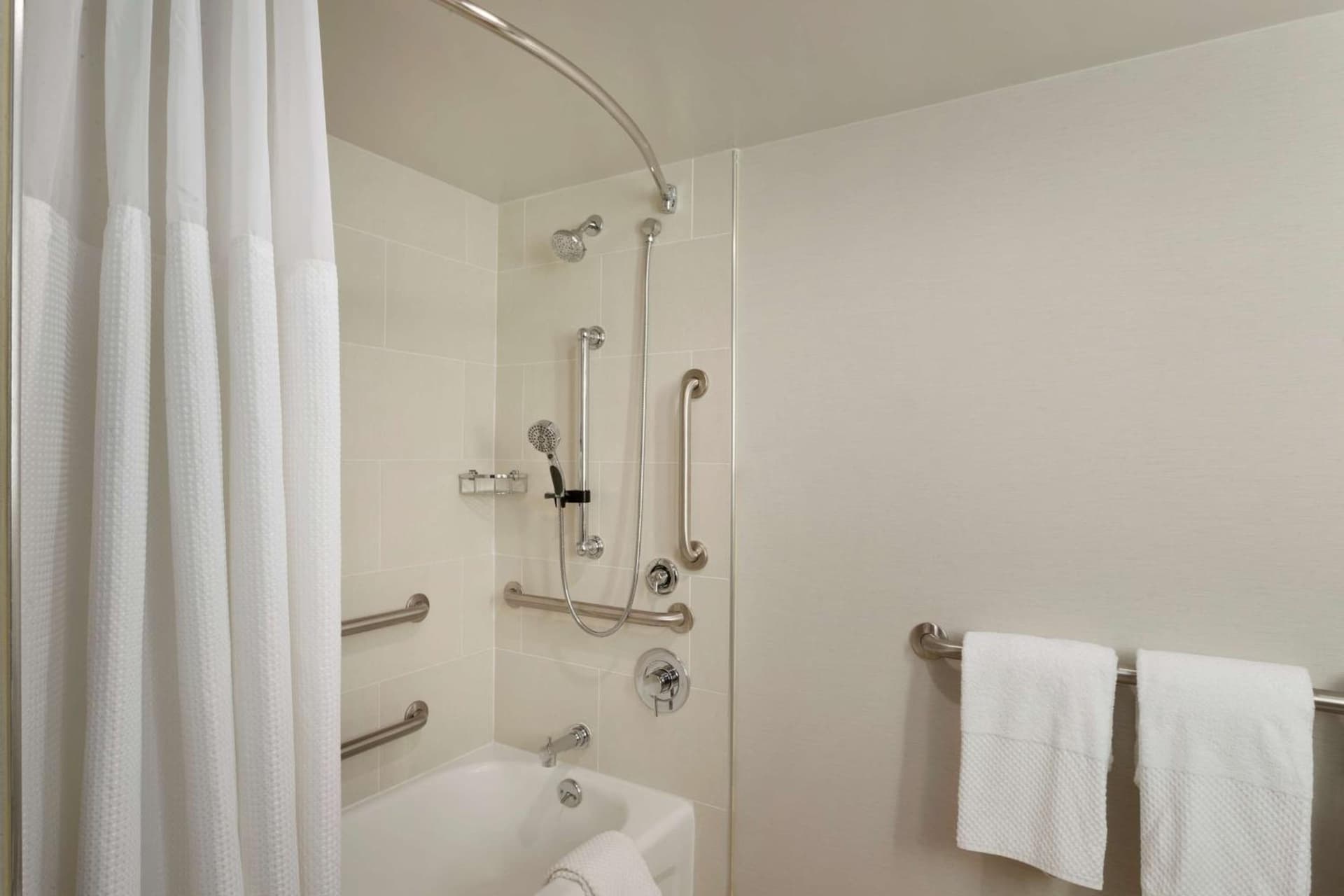 Embassy Suites by Hilton Columbus gallery photo in Columbus, OH — image 38