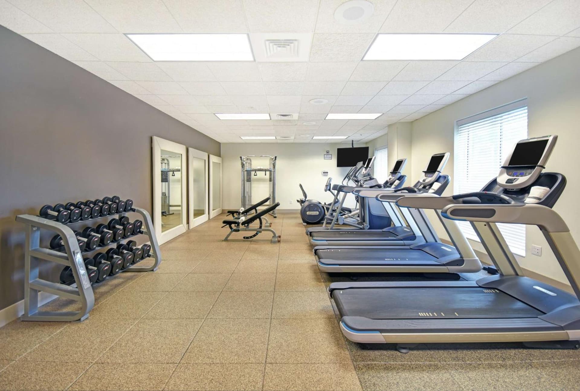 Embassy Suites Charleston gallery photo in Charleston, WV — image 44