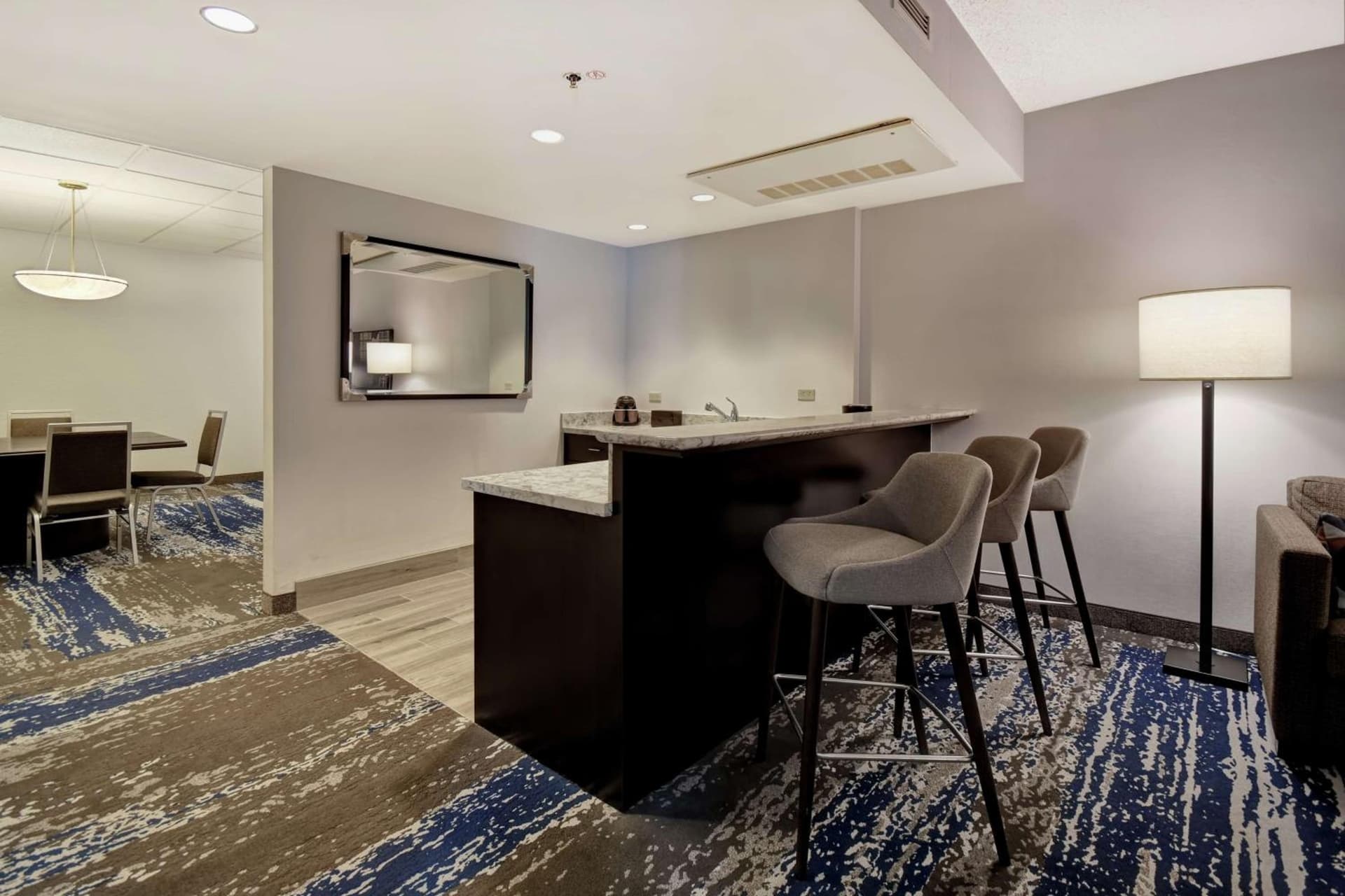Embassy Suites Charleston gallery photo in Charleston, WV — image 9