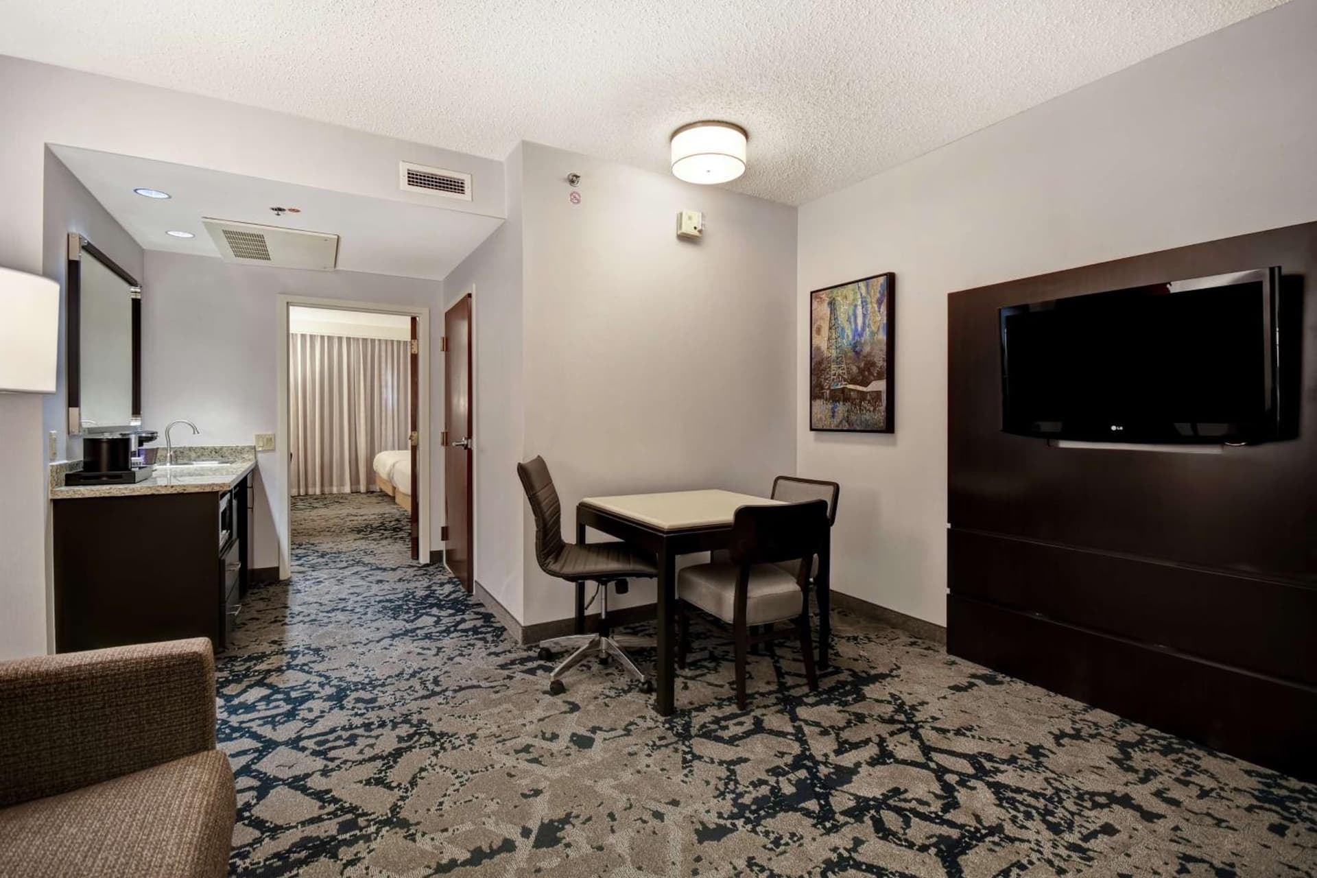 Embassy Suites Charleston gallery photo in Charleston, WV — image 4