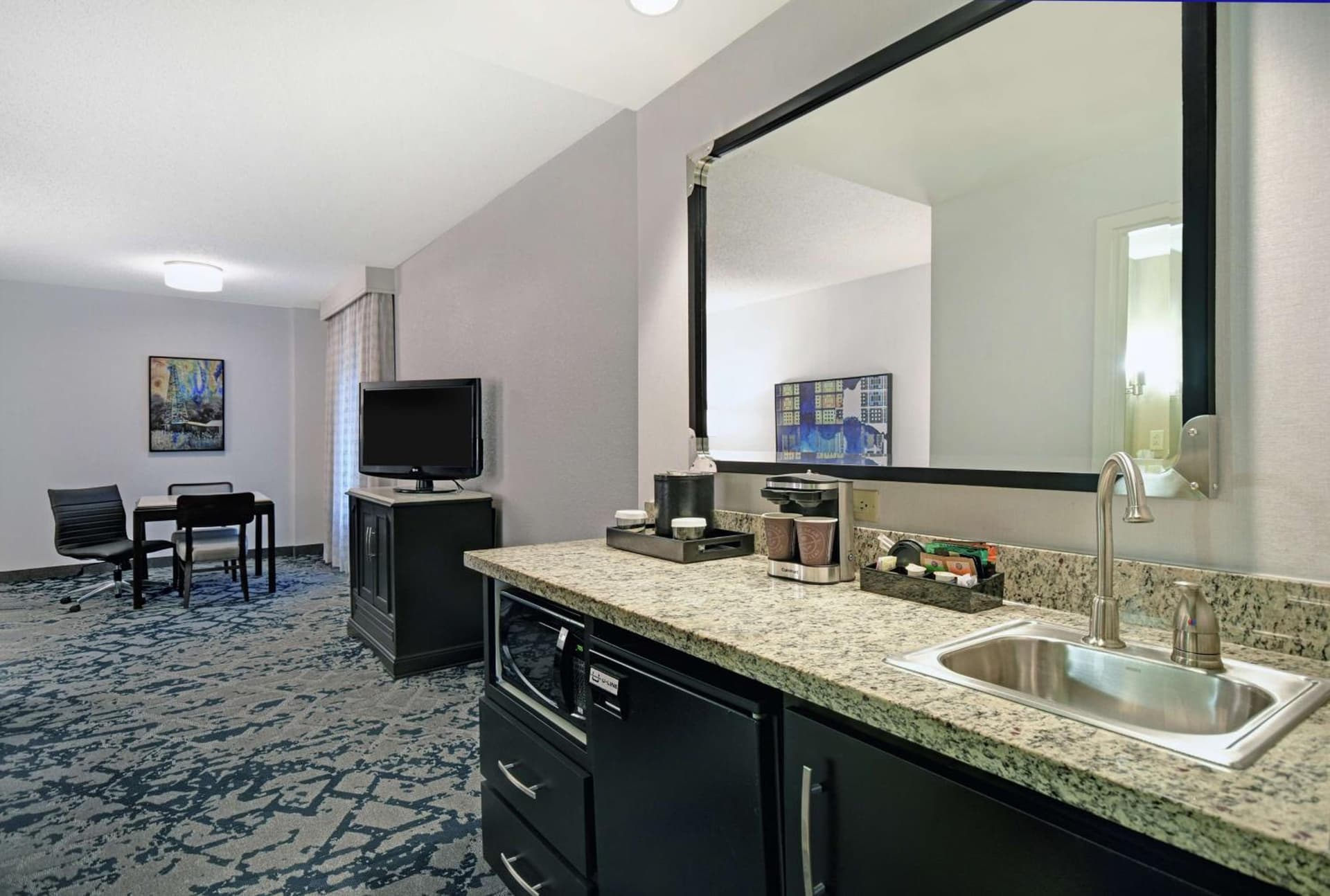 Embassy Suites Charleston gallery photo in Charleston, WV — image 36