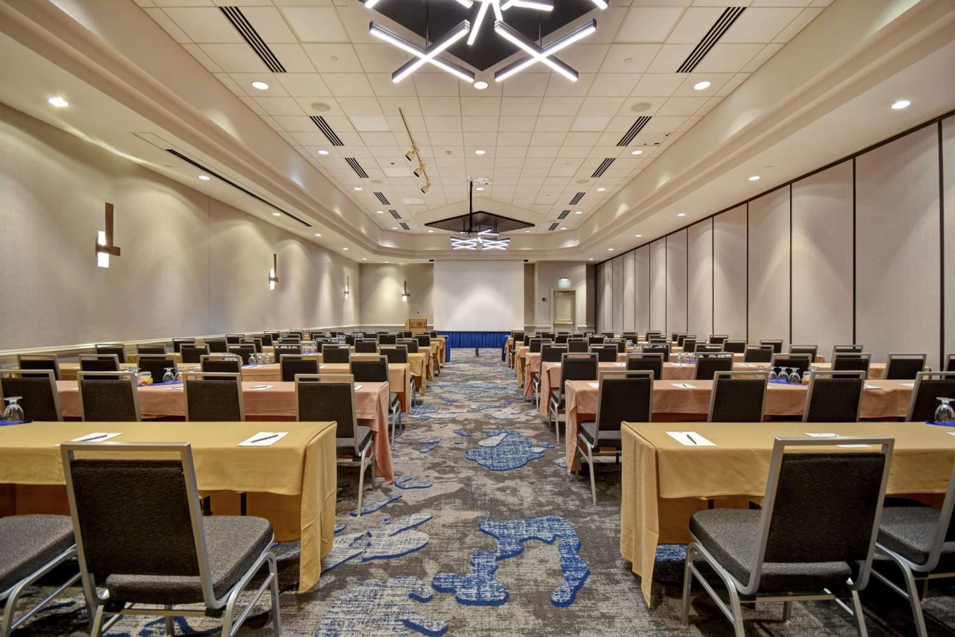 Embassy Suites Charleston gallery photo in Charleston, WV — image 46