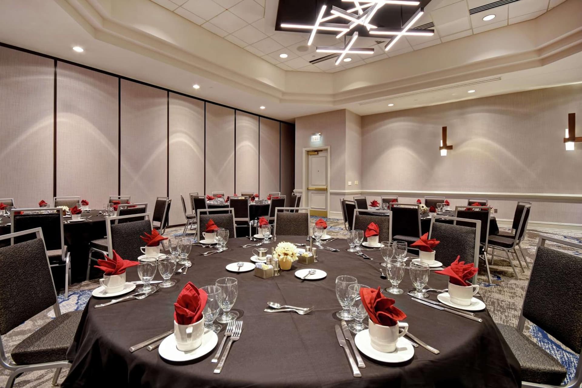 Embassy Suites Charleston gallery photo in Charleston, WV — image 47