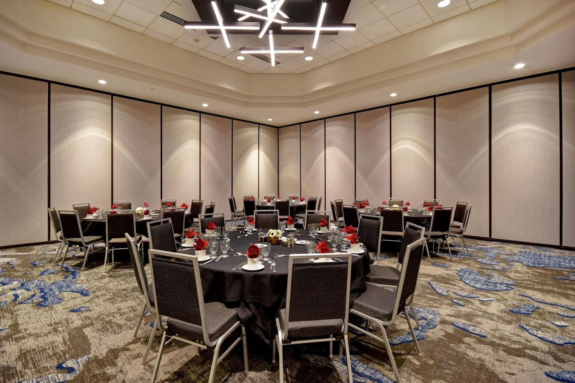 Embassy Suites Charleston gallery photo in Charleston, WV — image 39