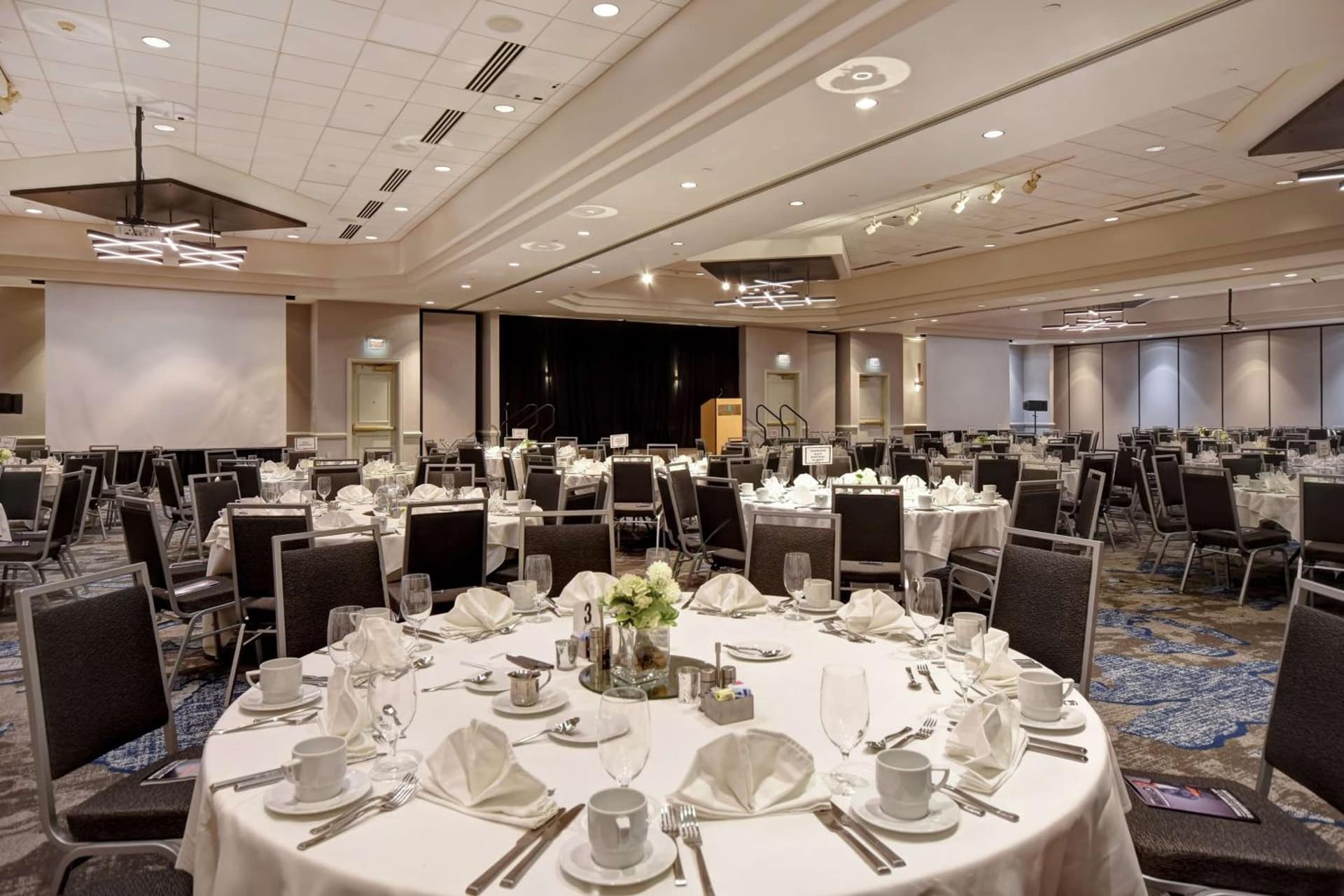 Embassy Suites Charleston gallery photo in Charleston, WV — image 34