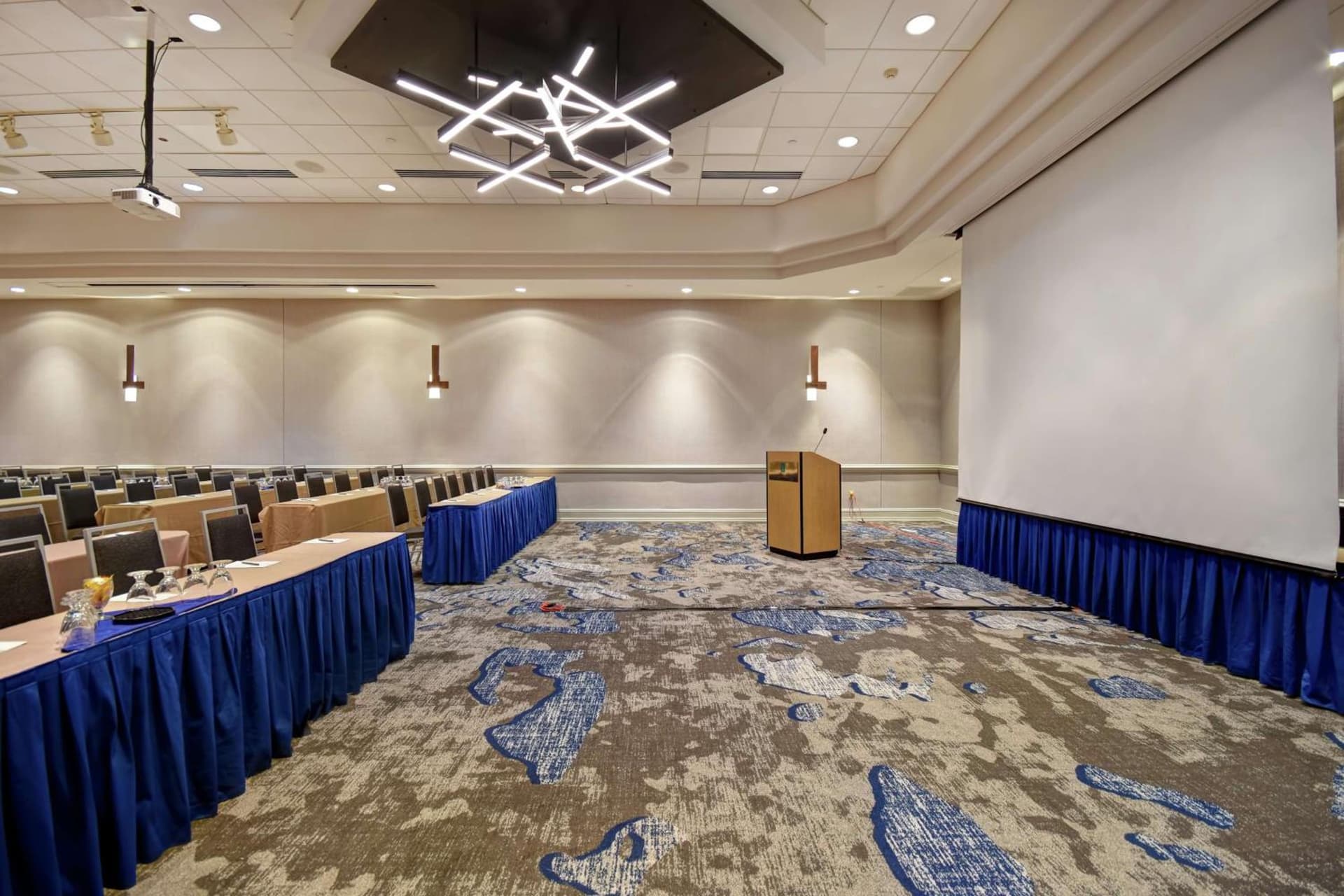 Embassy Suites Charleston gallery photo in Charleston, WV — image 17