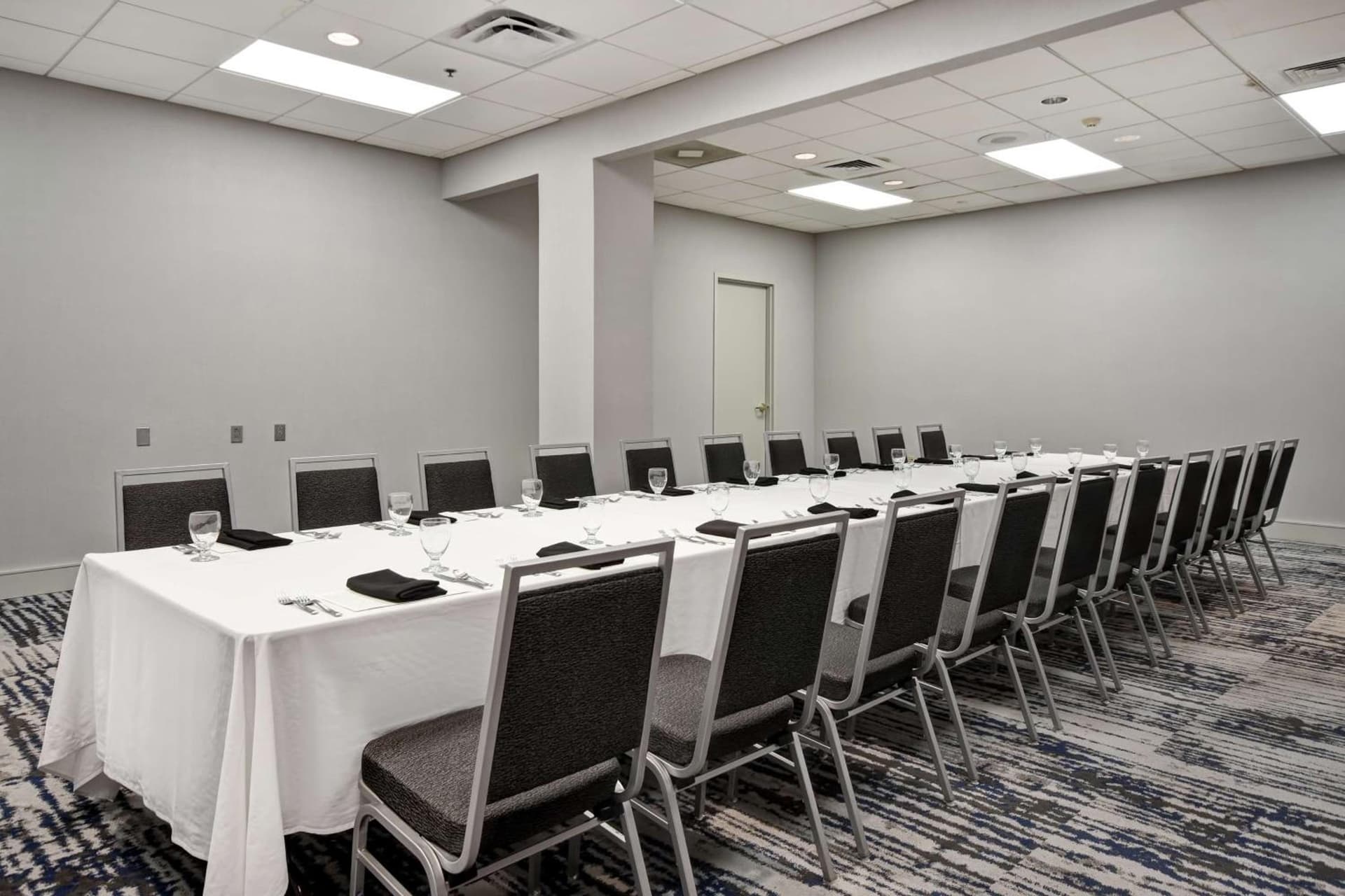 Embassy Suites Charleston gallery photo in Charleston, WV — image 27
